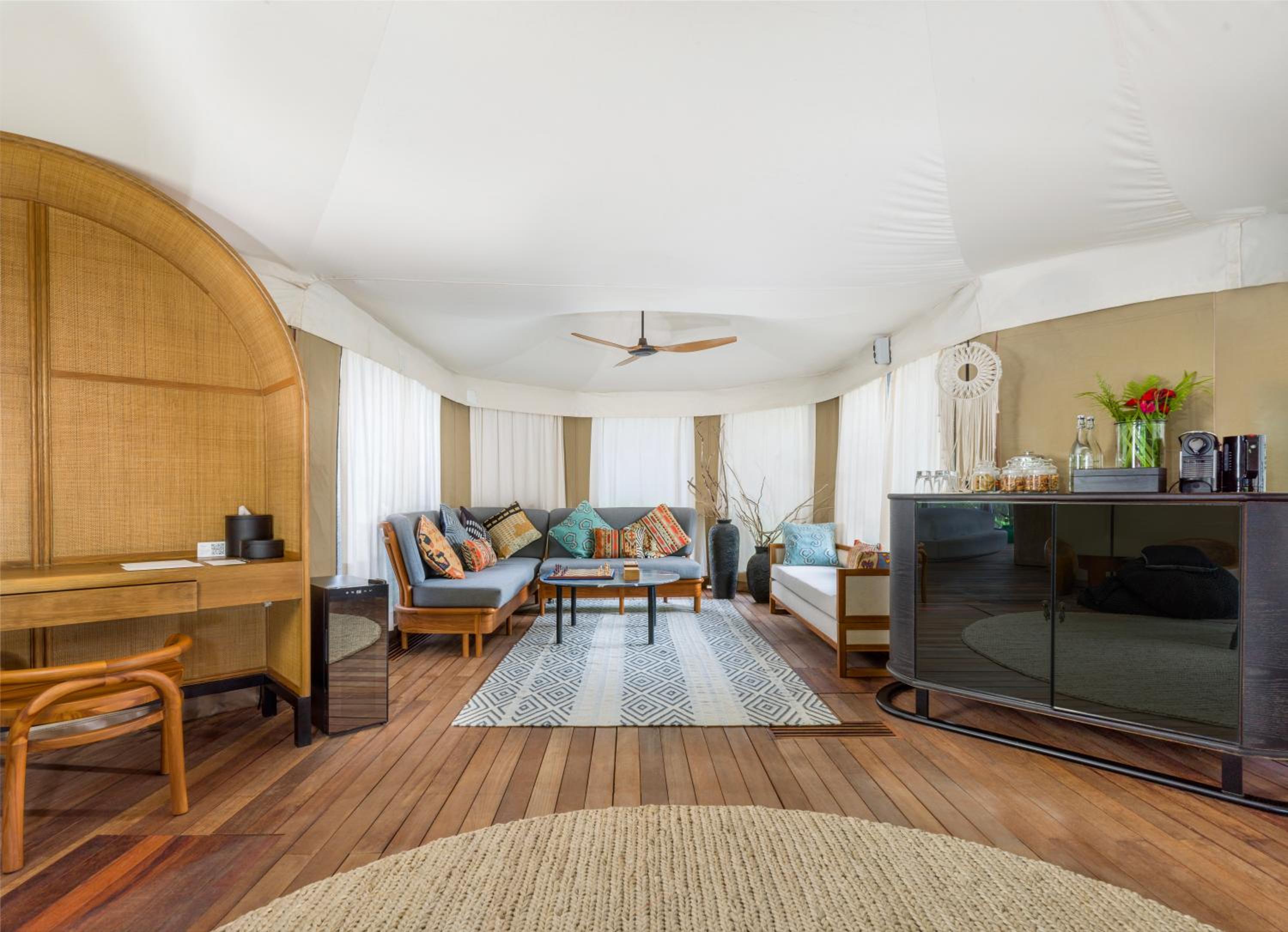 Safari Beach Villa With Pool