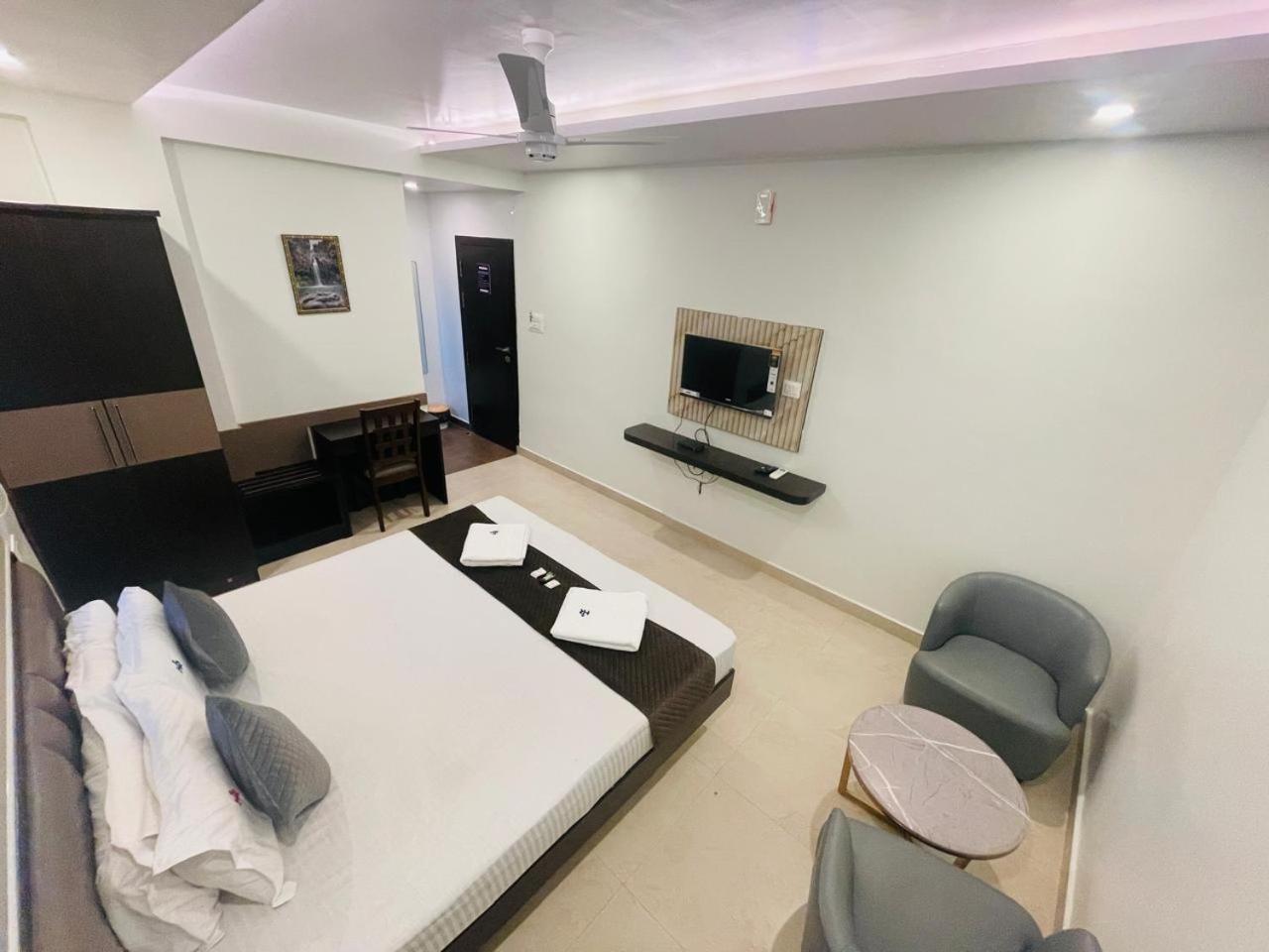 Standard King Room photo 1