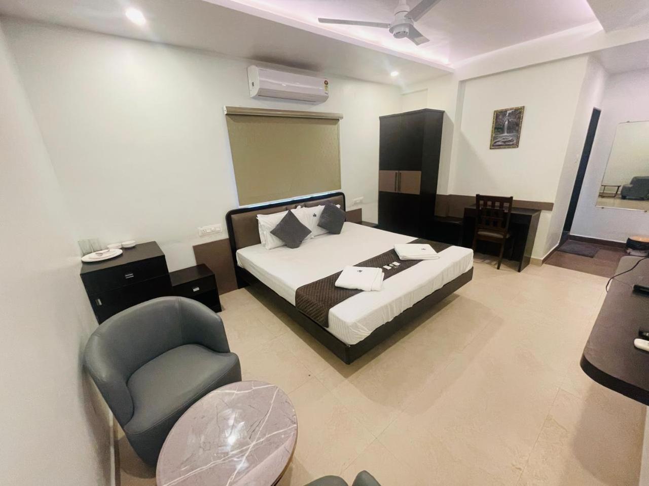Standard King Room photo 2