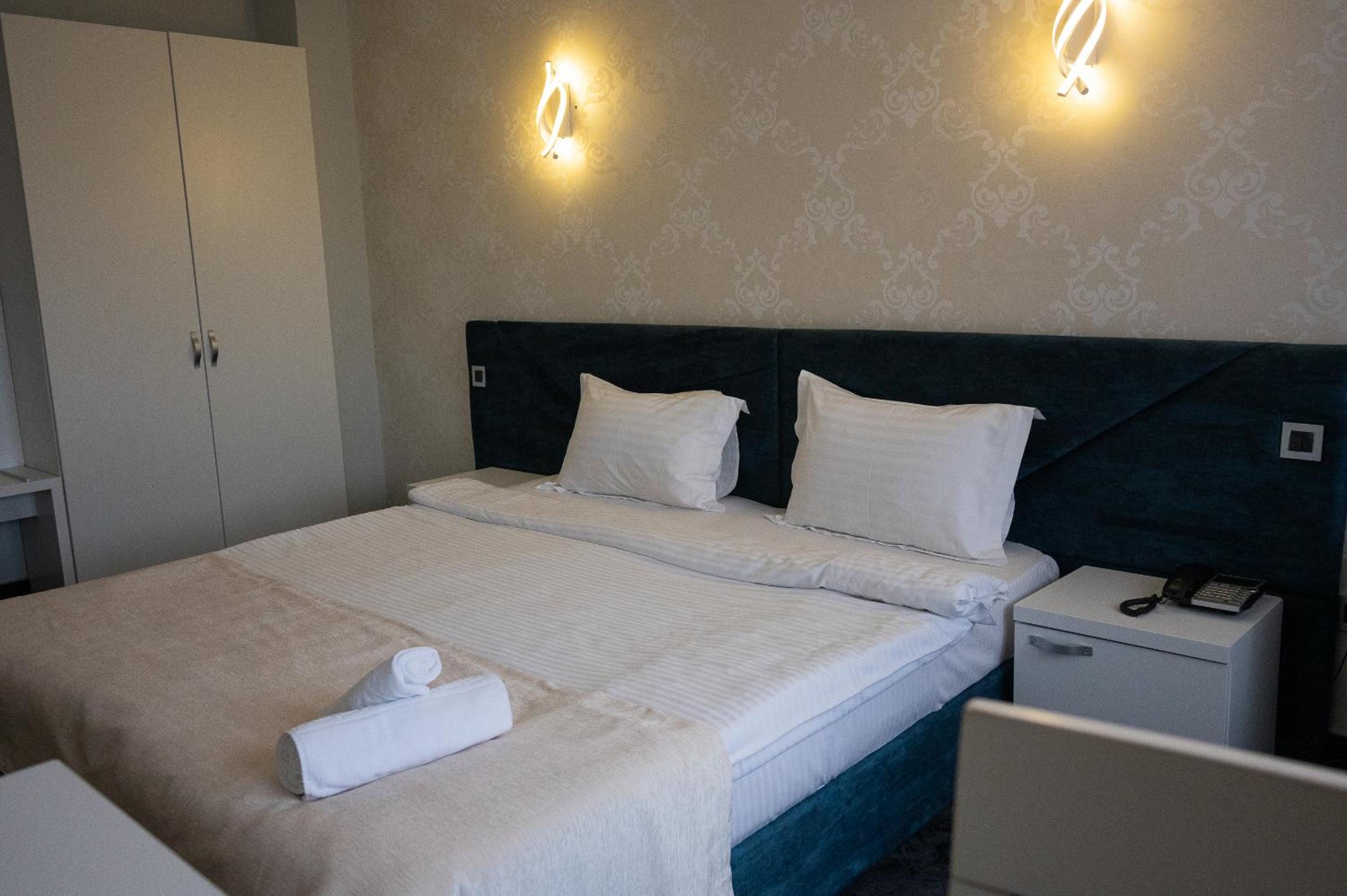 Double or Twin Room photo 3