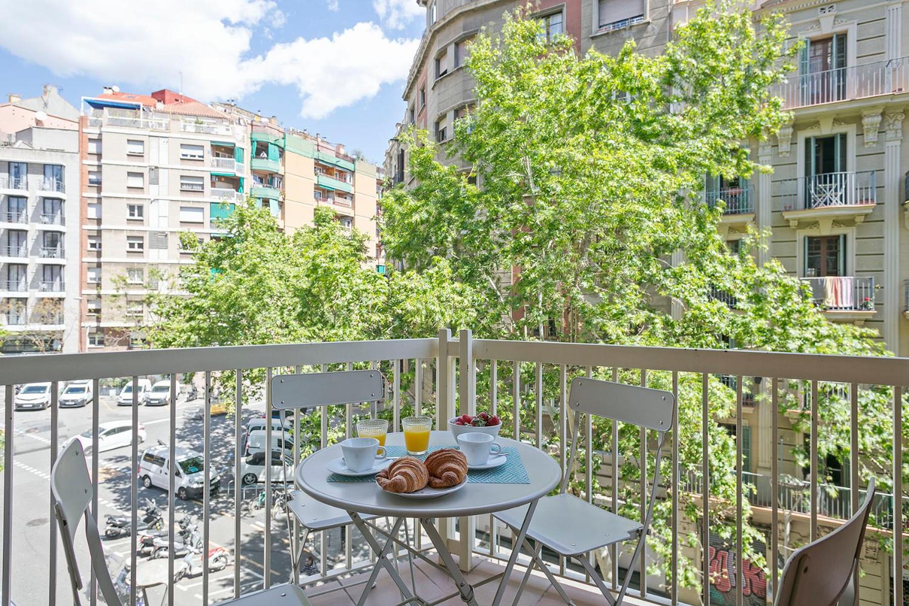 Apartment with Balcony photo 2