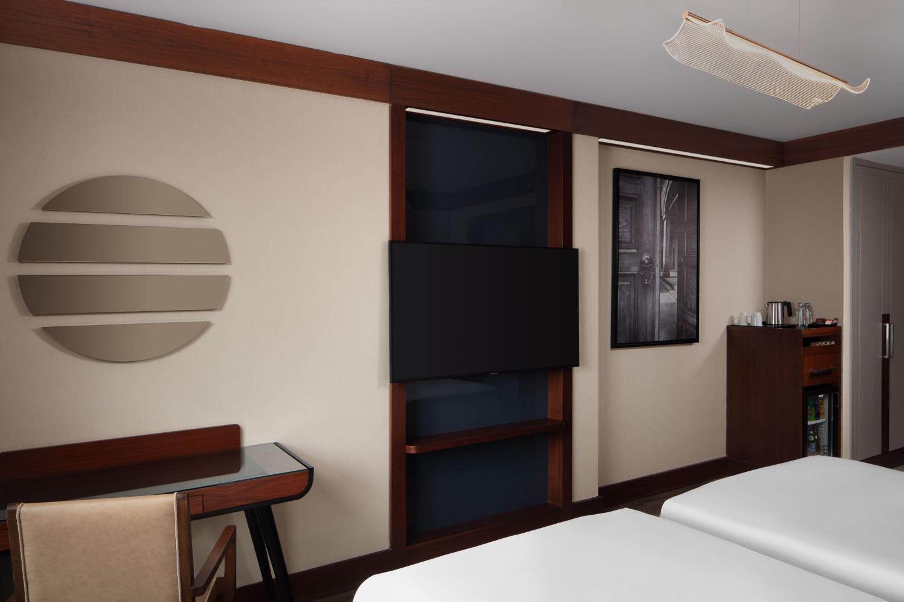 Superior Twin Guest Room thumbnail 6