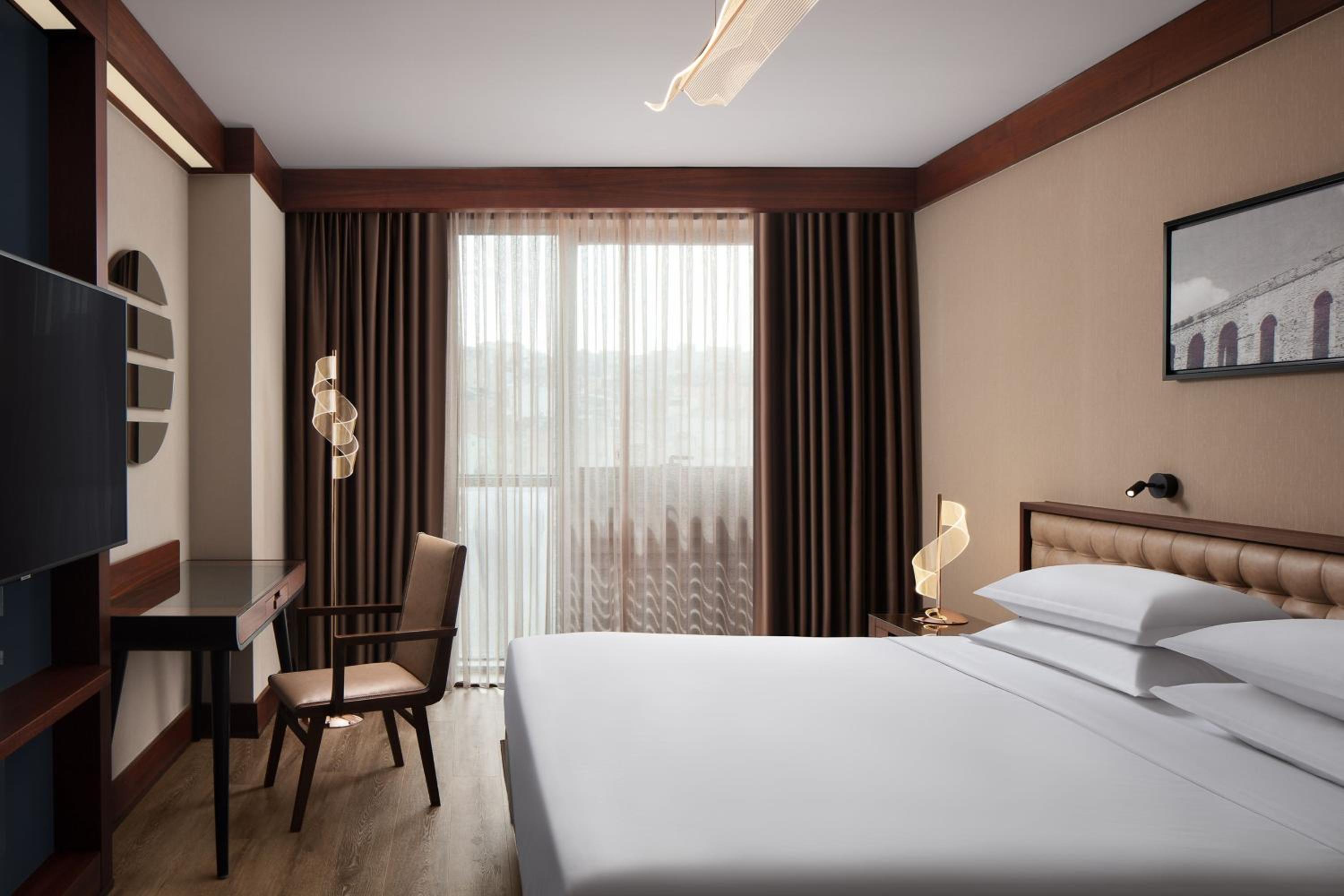 Executive King Room with Lounge Access