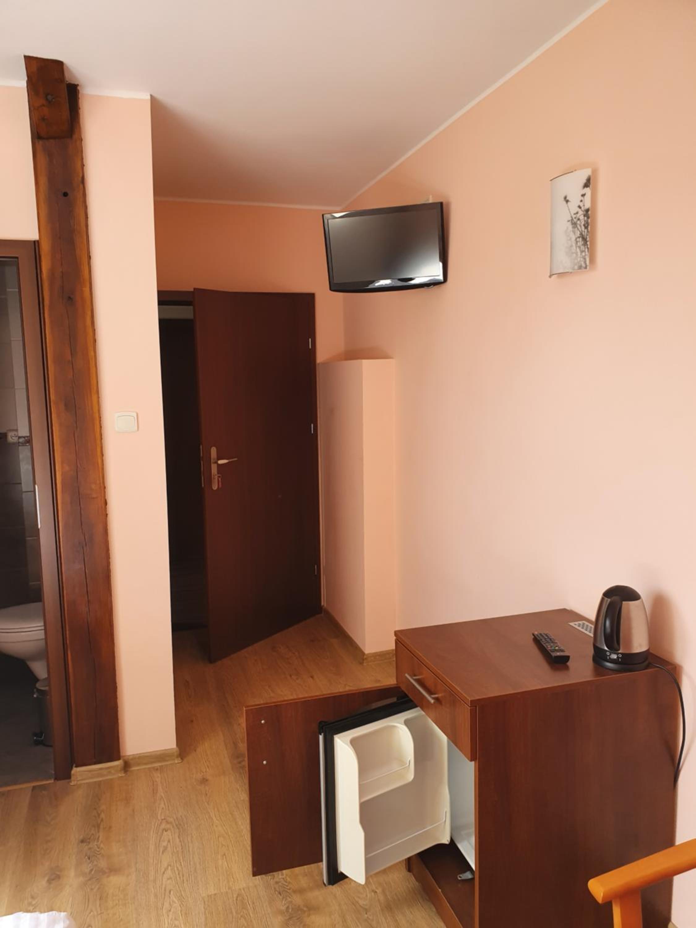 Double Room with Private Bathroom - Photo 6