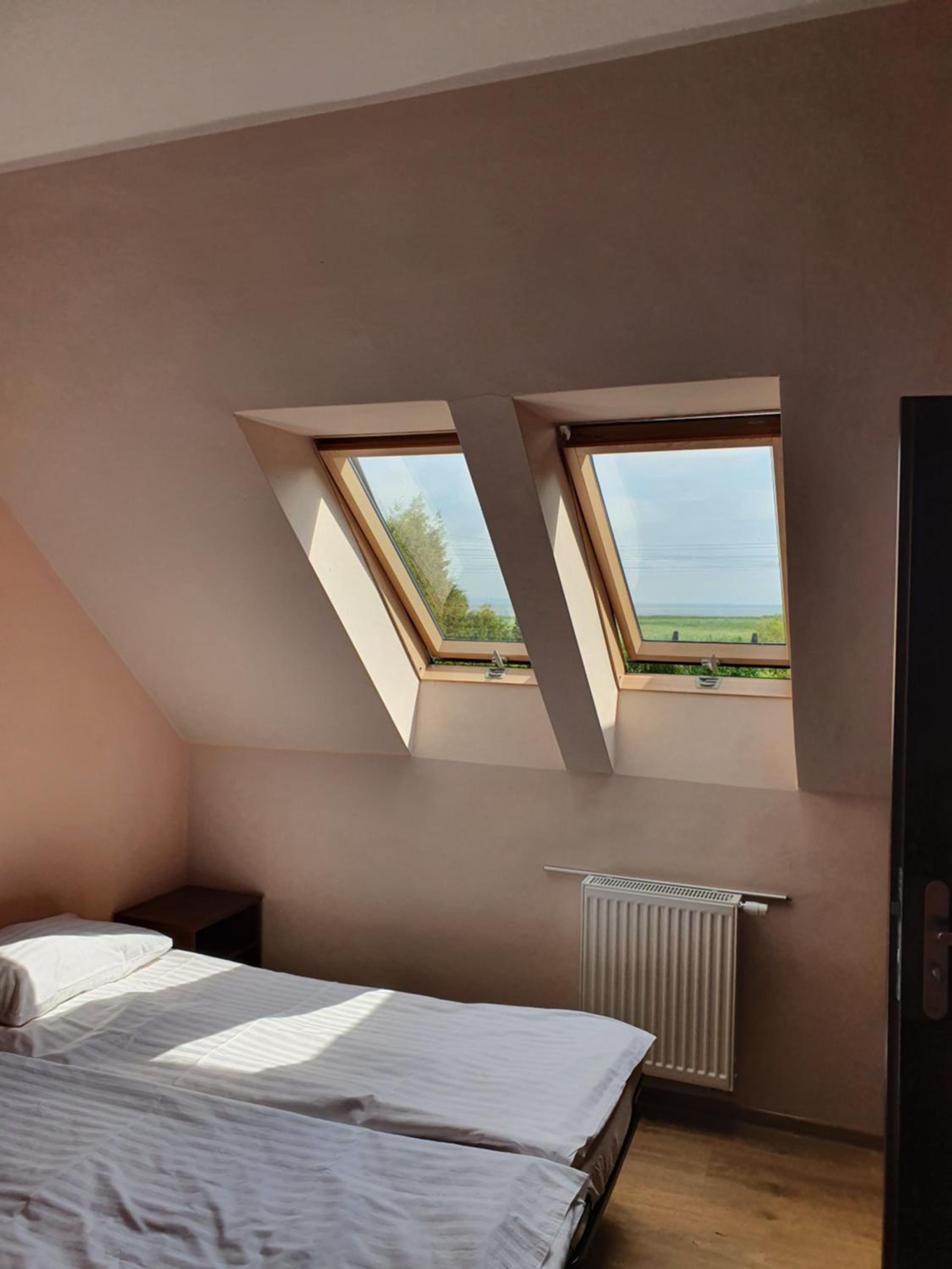 Double Room with Private Bathroom - Photo 9