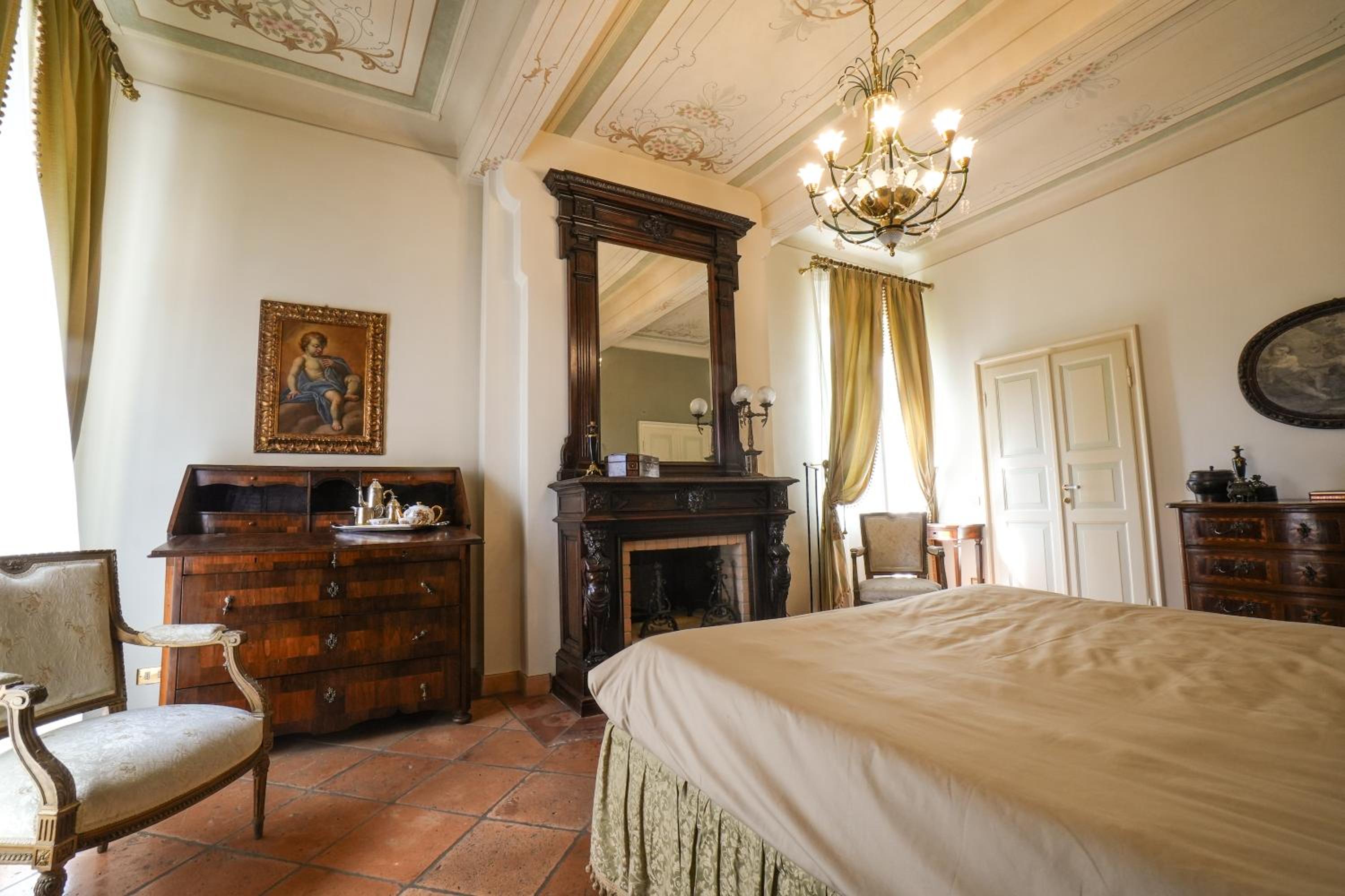 Deluxe Suite with Spa Bath