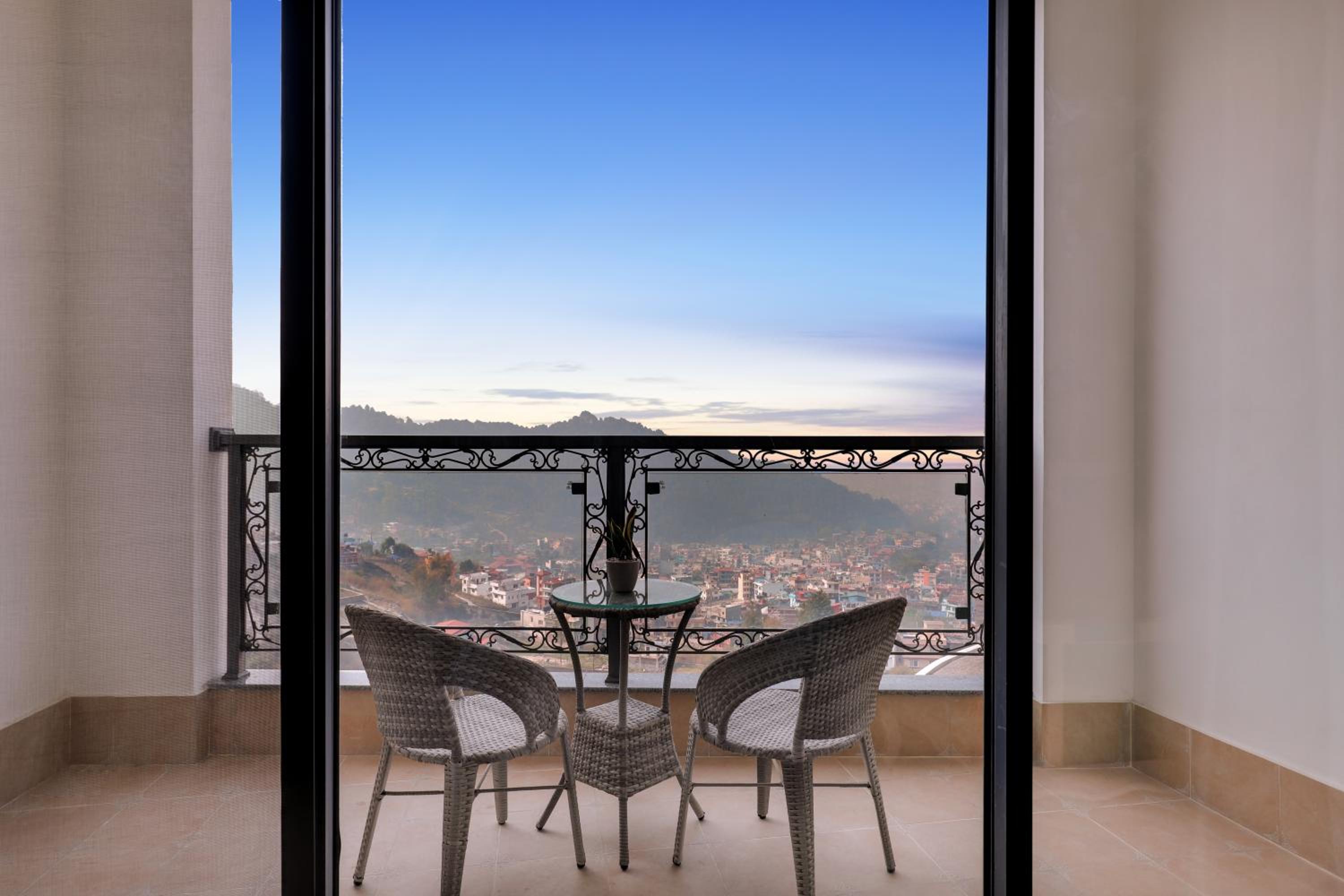 Executive King Room : Complimentary two way airport transfer using Hotel SUV and high speed internet photo 2