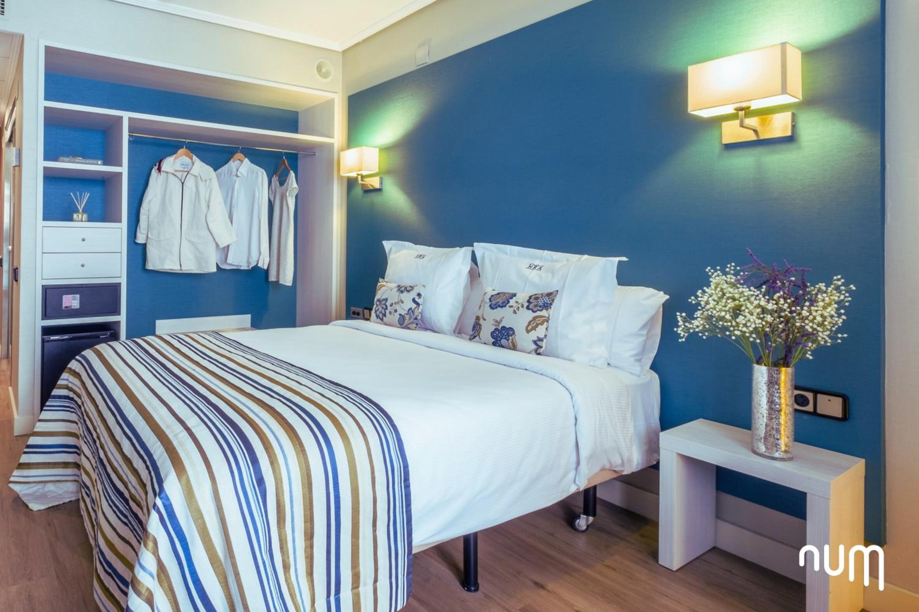 Double or Twin Room - Photo 3