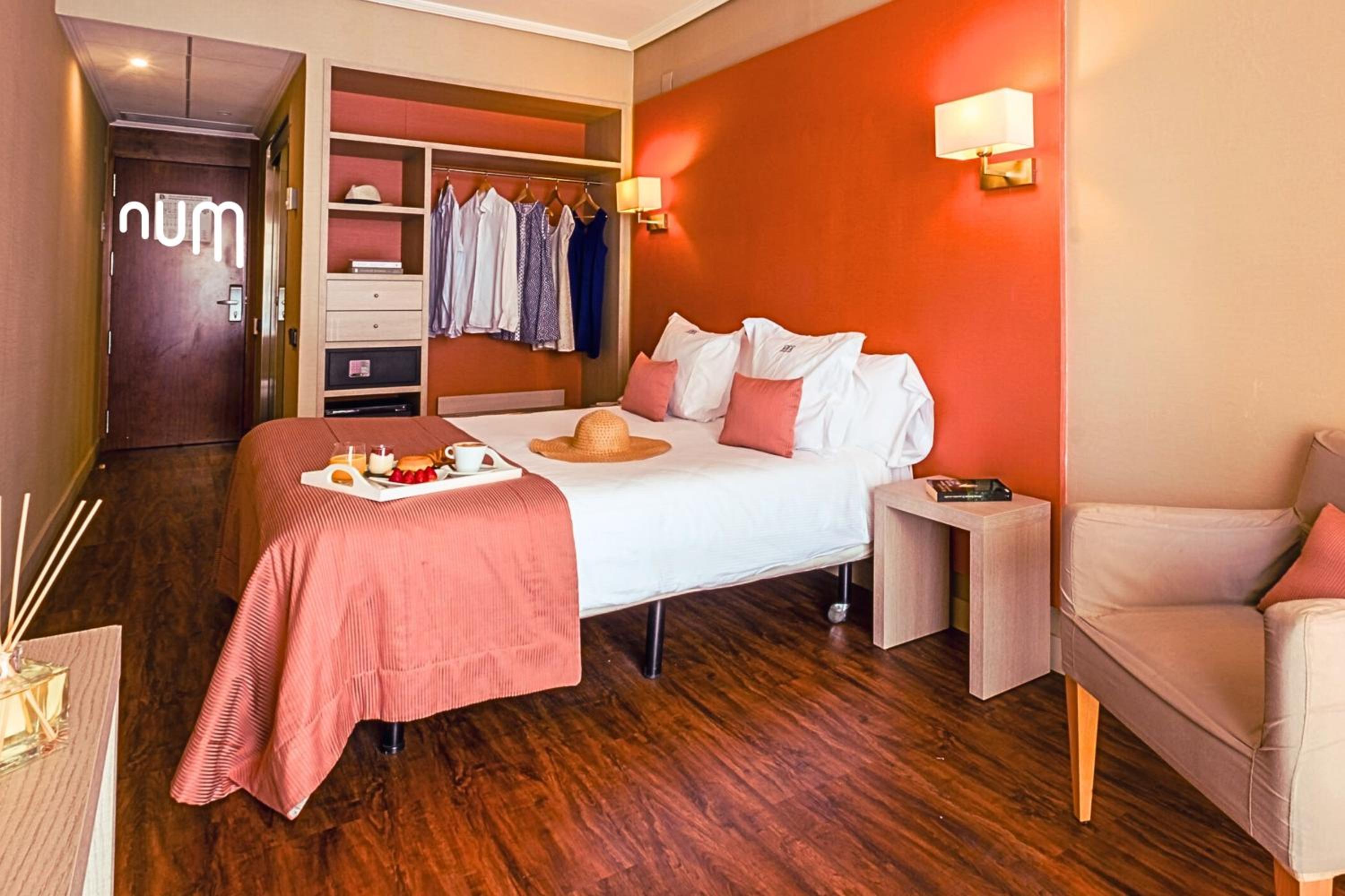 Double or Twin Room - Photo 5