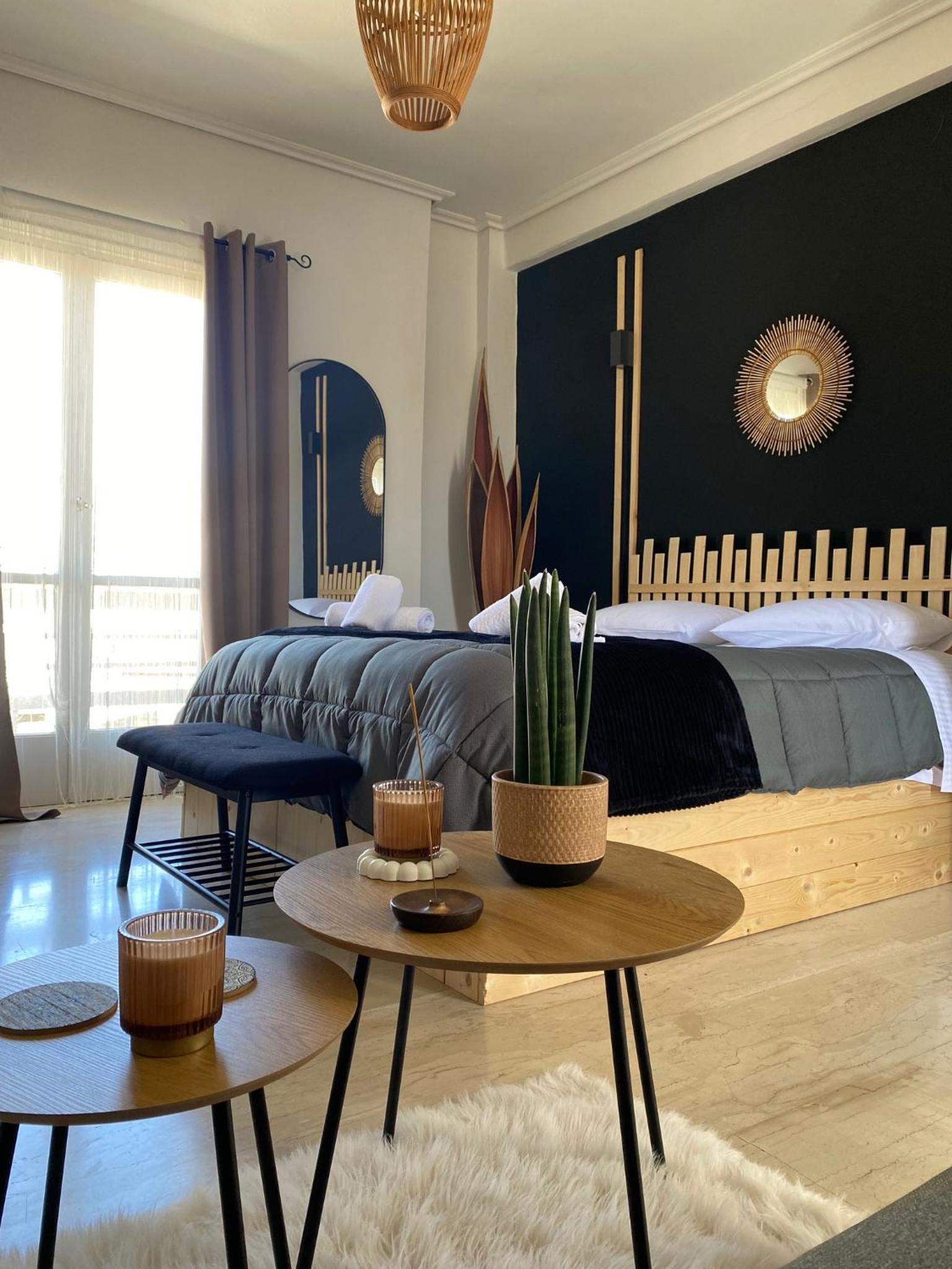 One-Bedroom Apartment photo 1