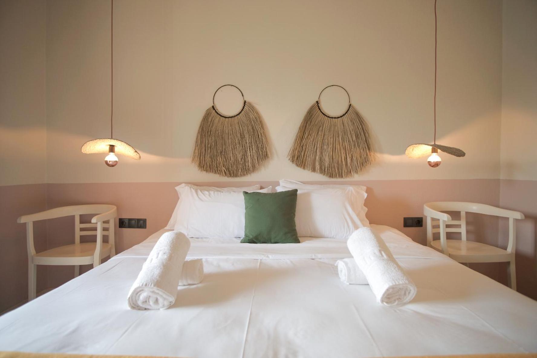 Cocoon with Balcony - Photo 1
