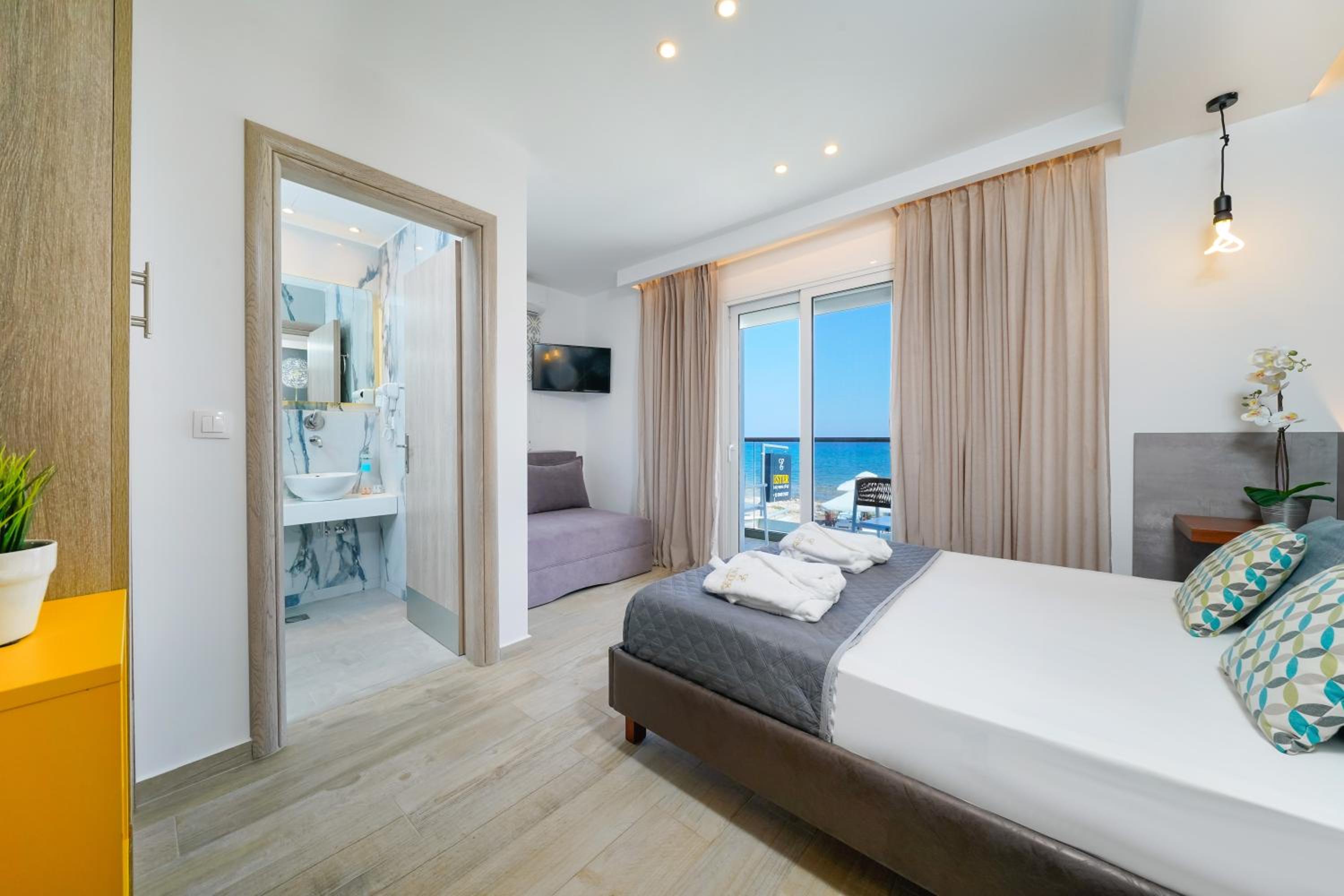 Deluxe Triple Room with Sea View photo 1