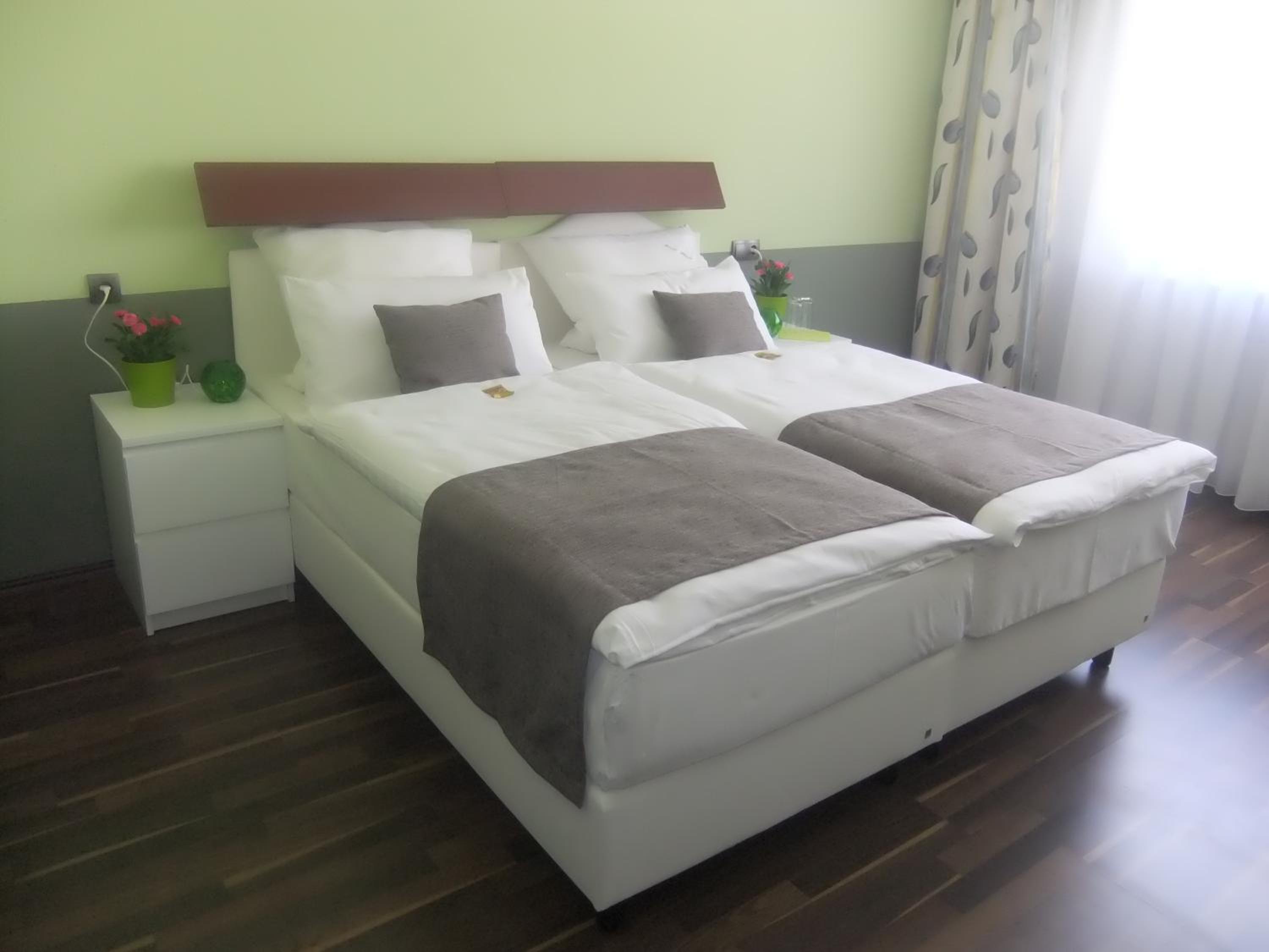 Double or Twin Room - Photo 9