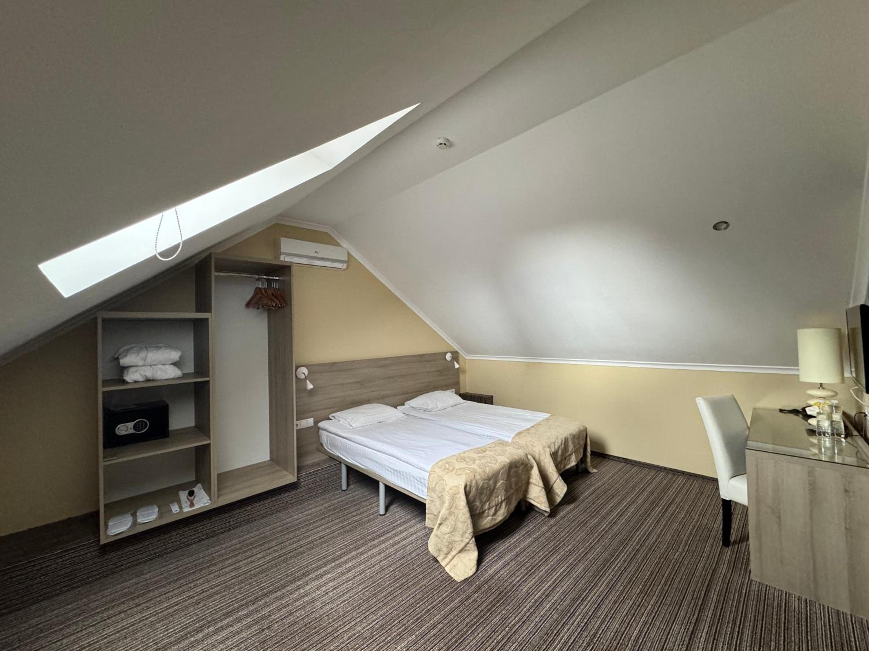 Double or Twin Room photo 2