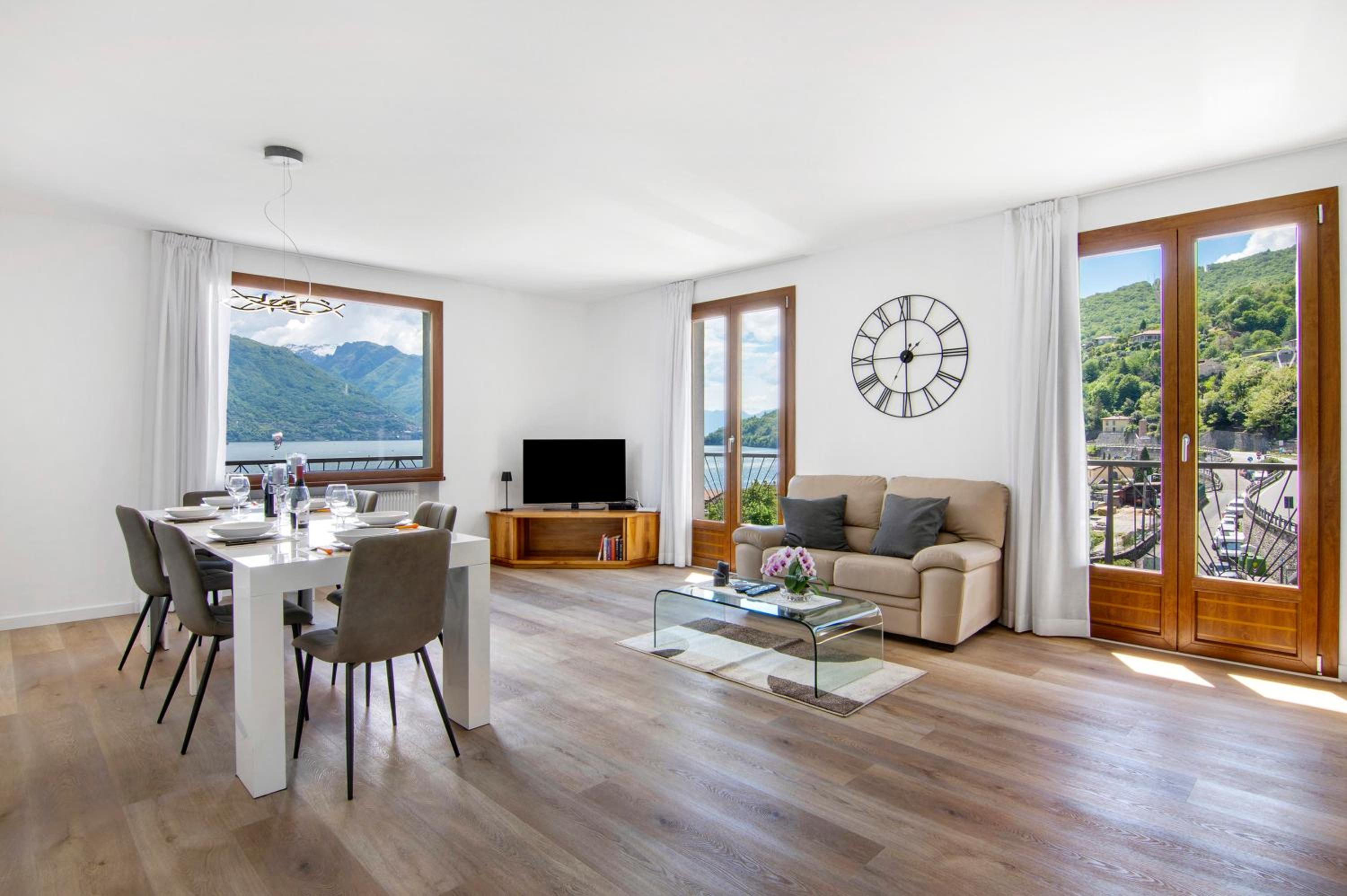 Three-Bedroom Premium Apartment with Balcony photo 1