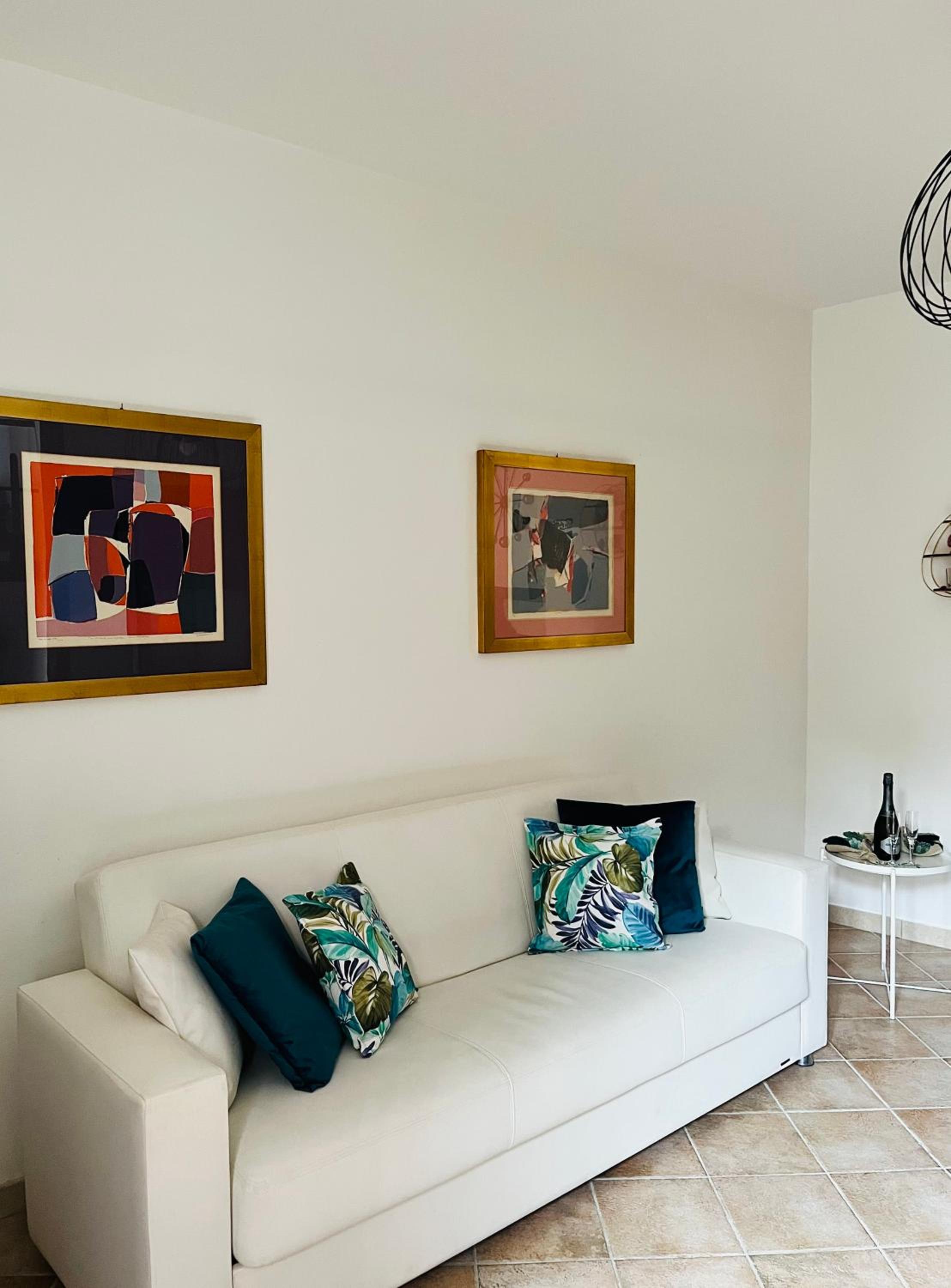 One-Bedroom Apartment photo 2