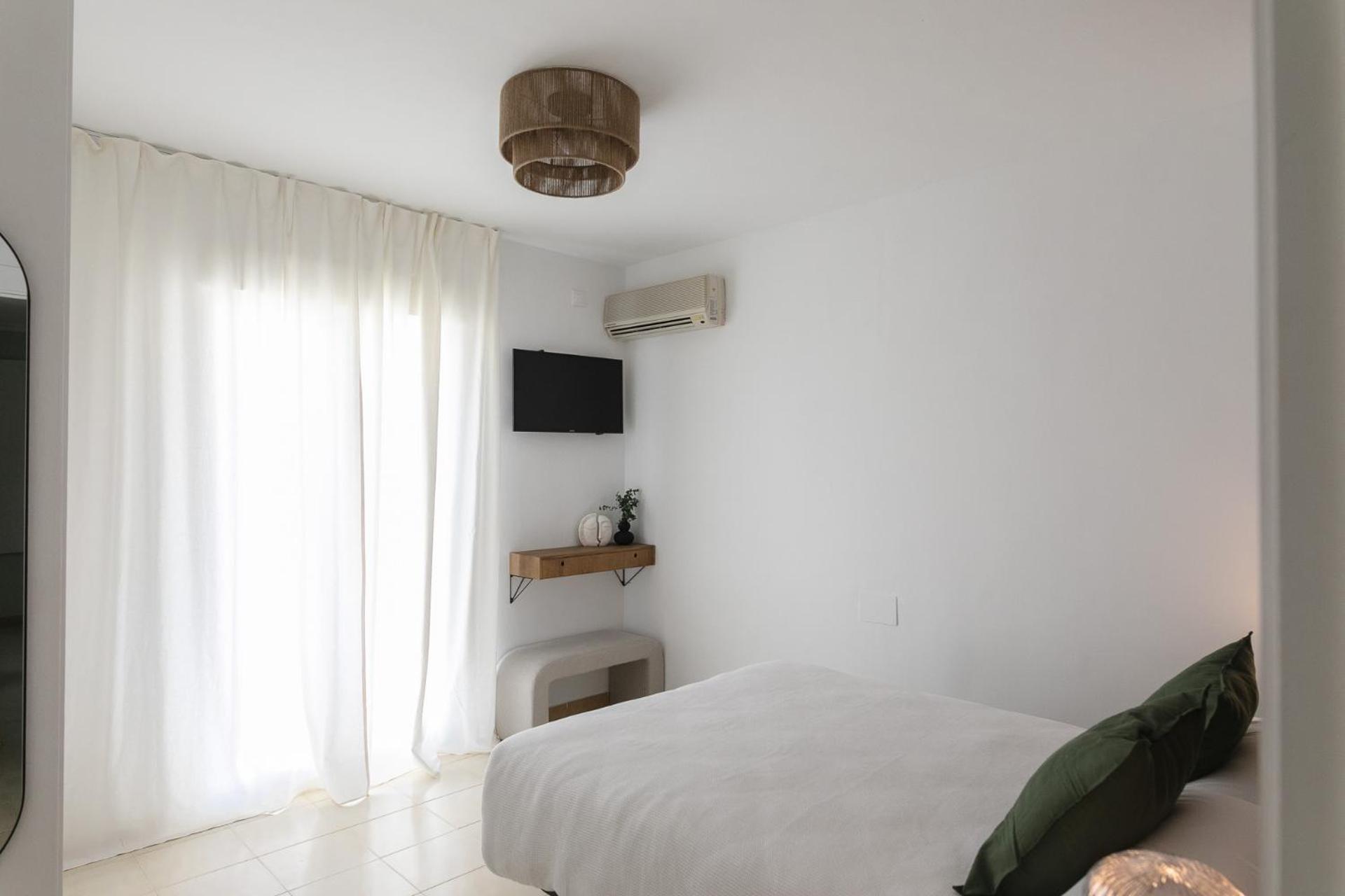 Deluxe Double Room with Balcony photo 3