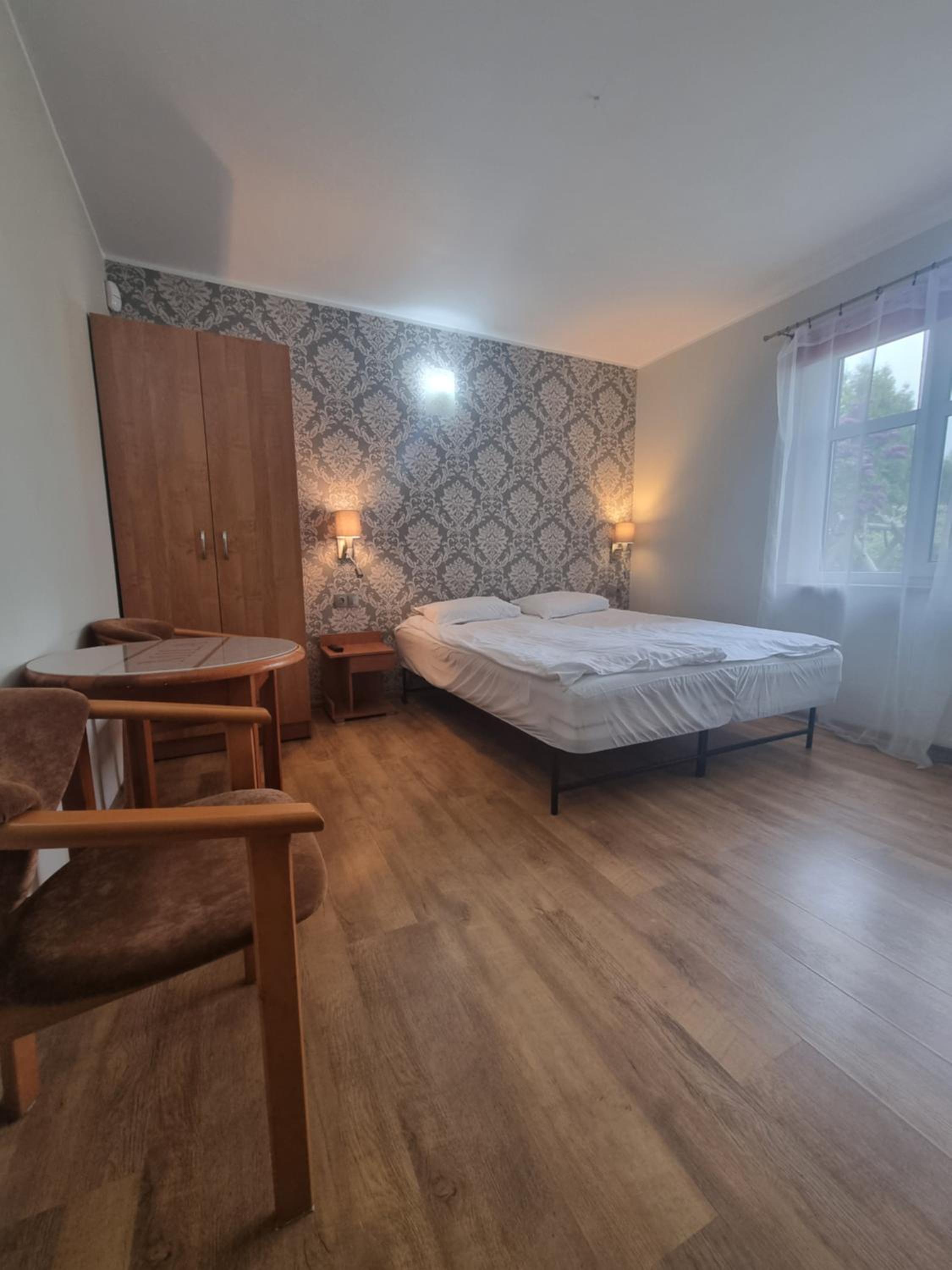 Double Room with Private Bathroom - Photo 8