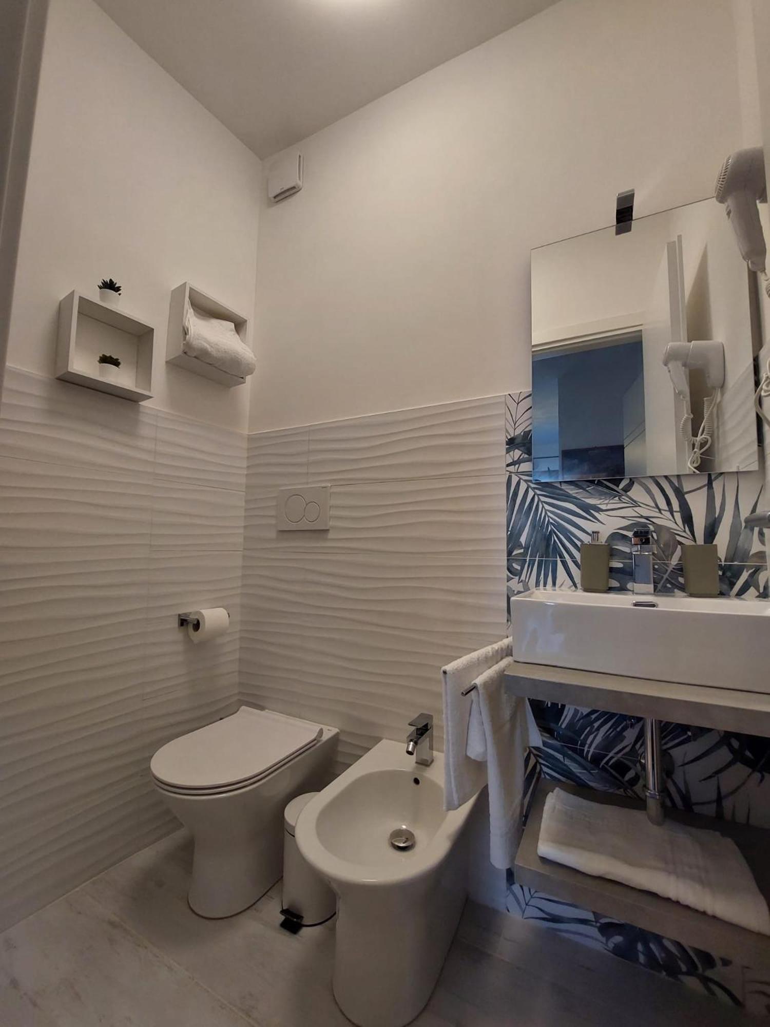 Deluxe Single Room with Balcony photo 3