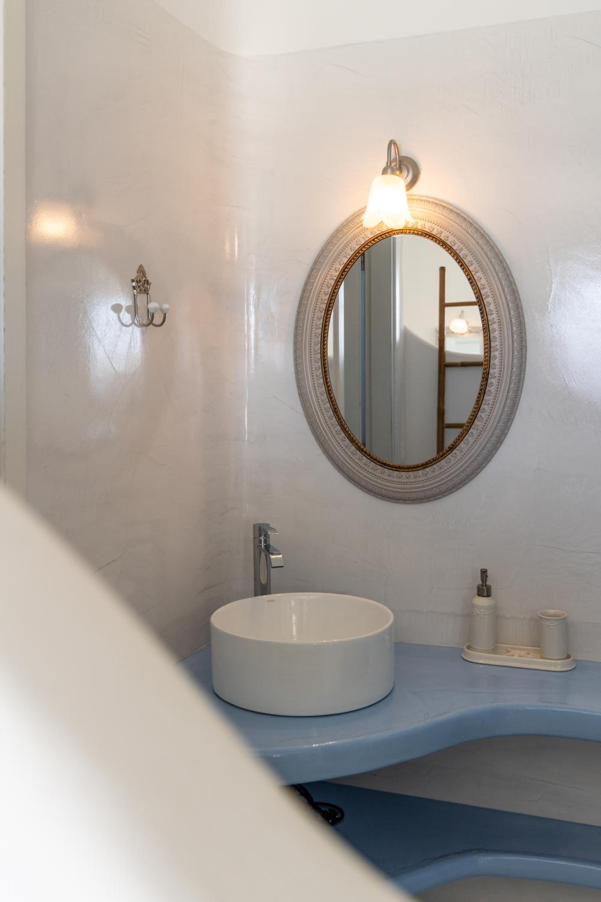 Deluxe Junior Suite photo 3