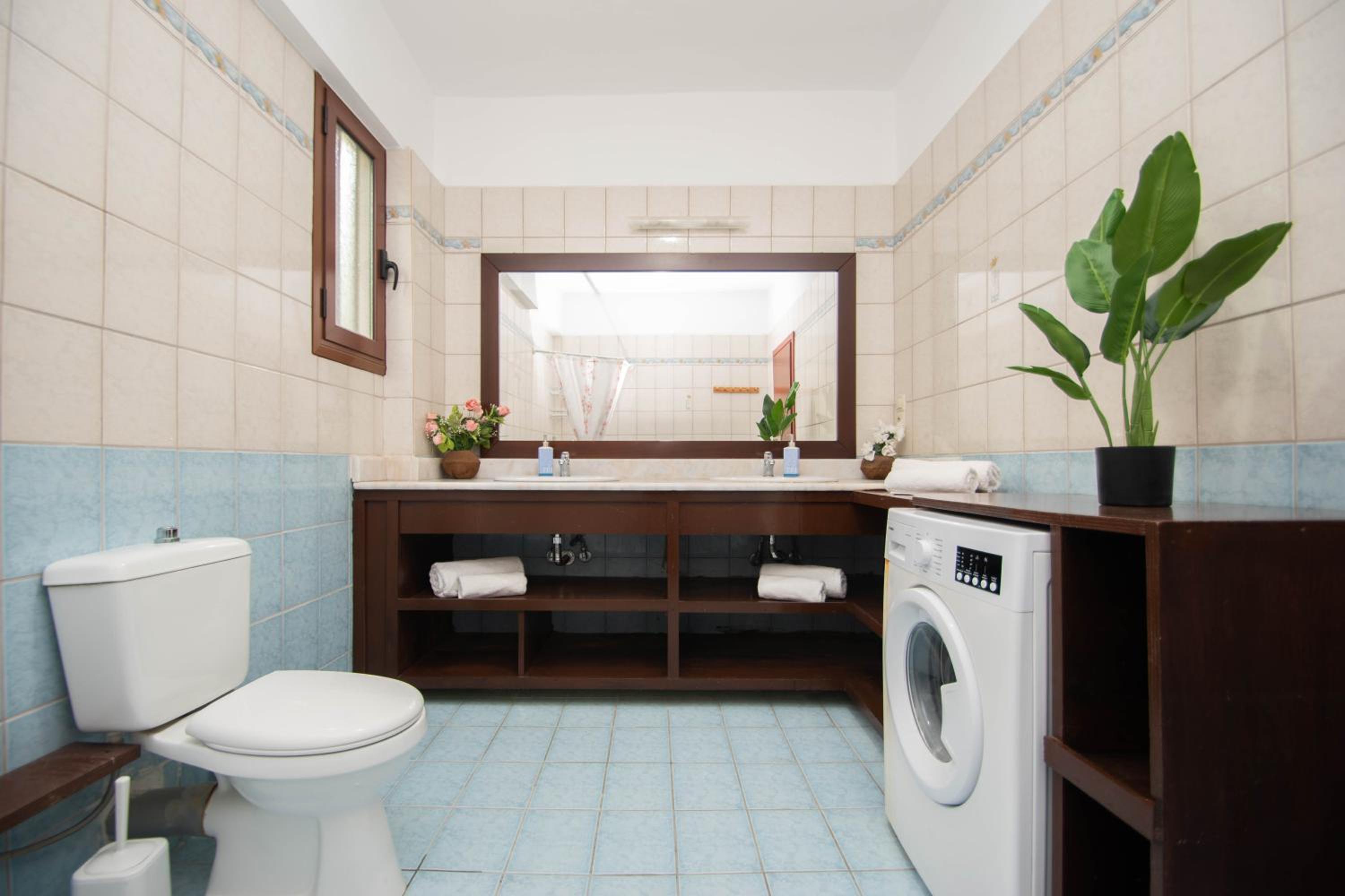 Three-Bedroom House - Photo 8