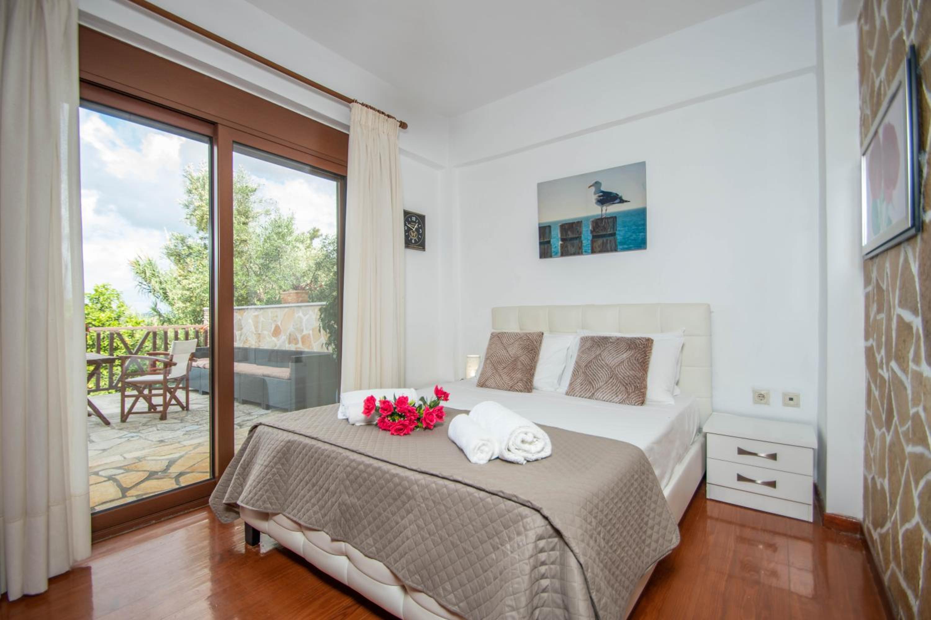 Three-Bedroom House - Photo 6