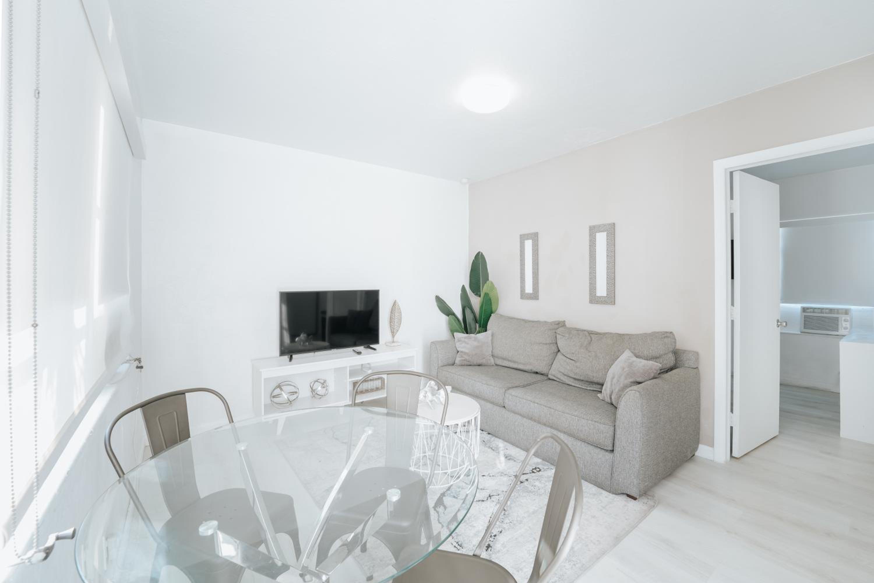 One-Bedroom Apartment - Photo 1