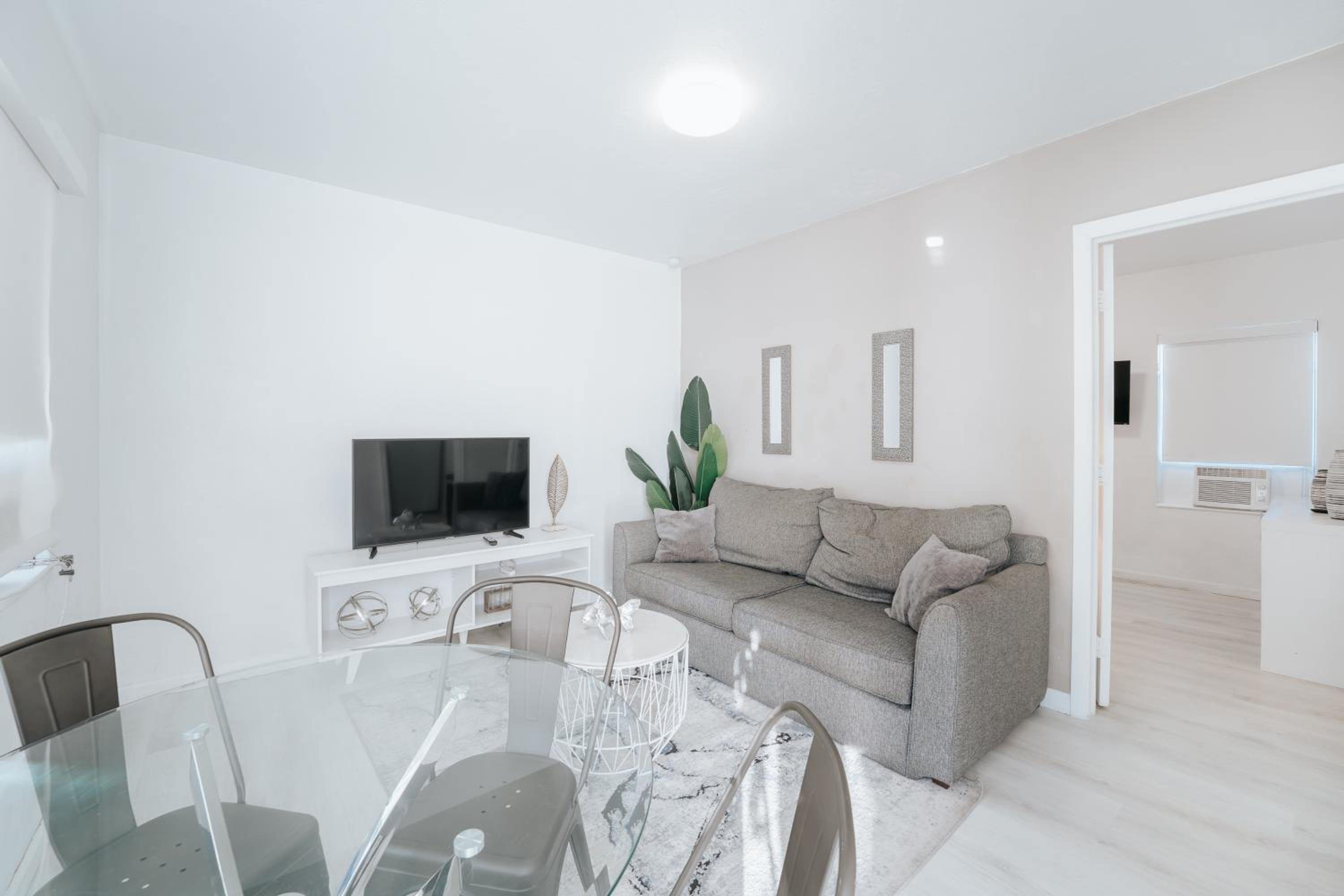 One-Bedroom Apartment - Photo 17