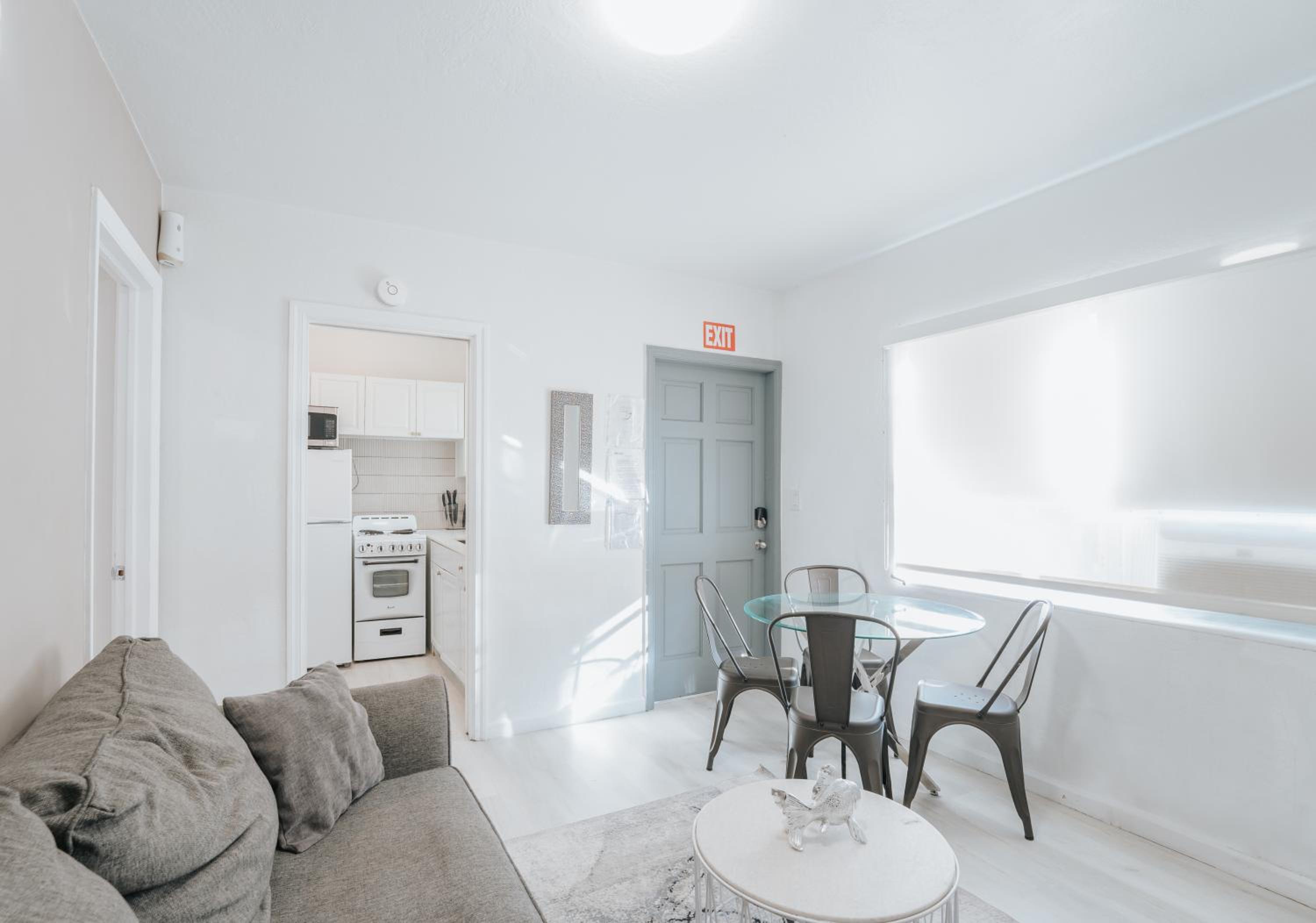 One-Bedroom Apartment - Photo 15