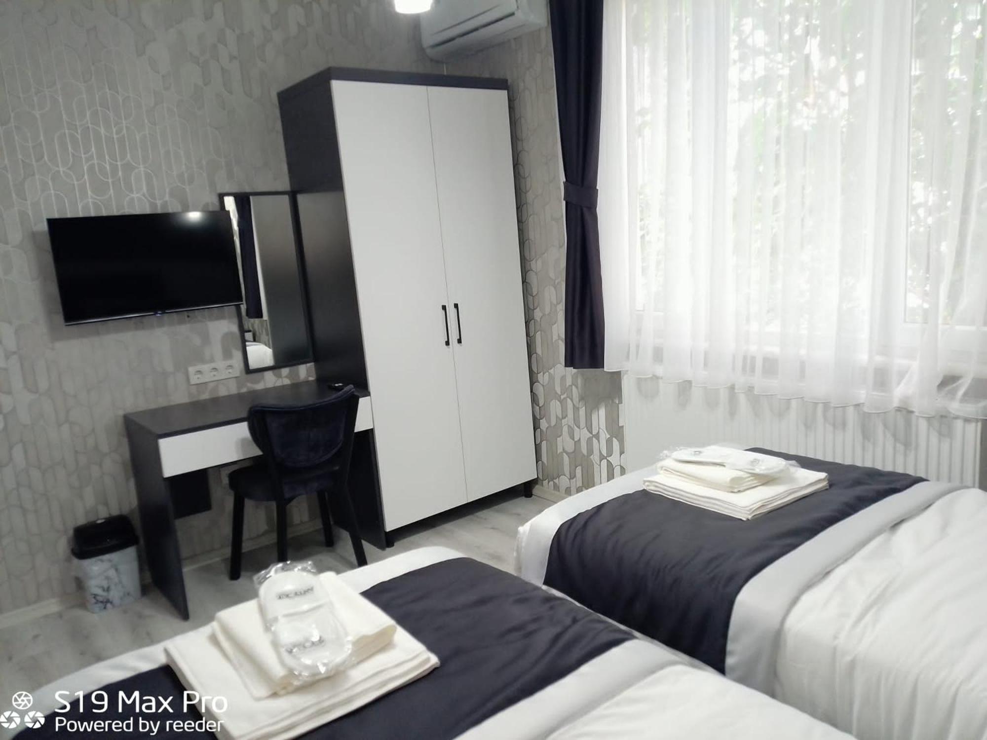 Deluxe Family Suite photo 3