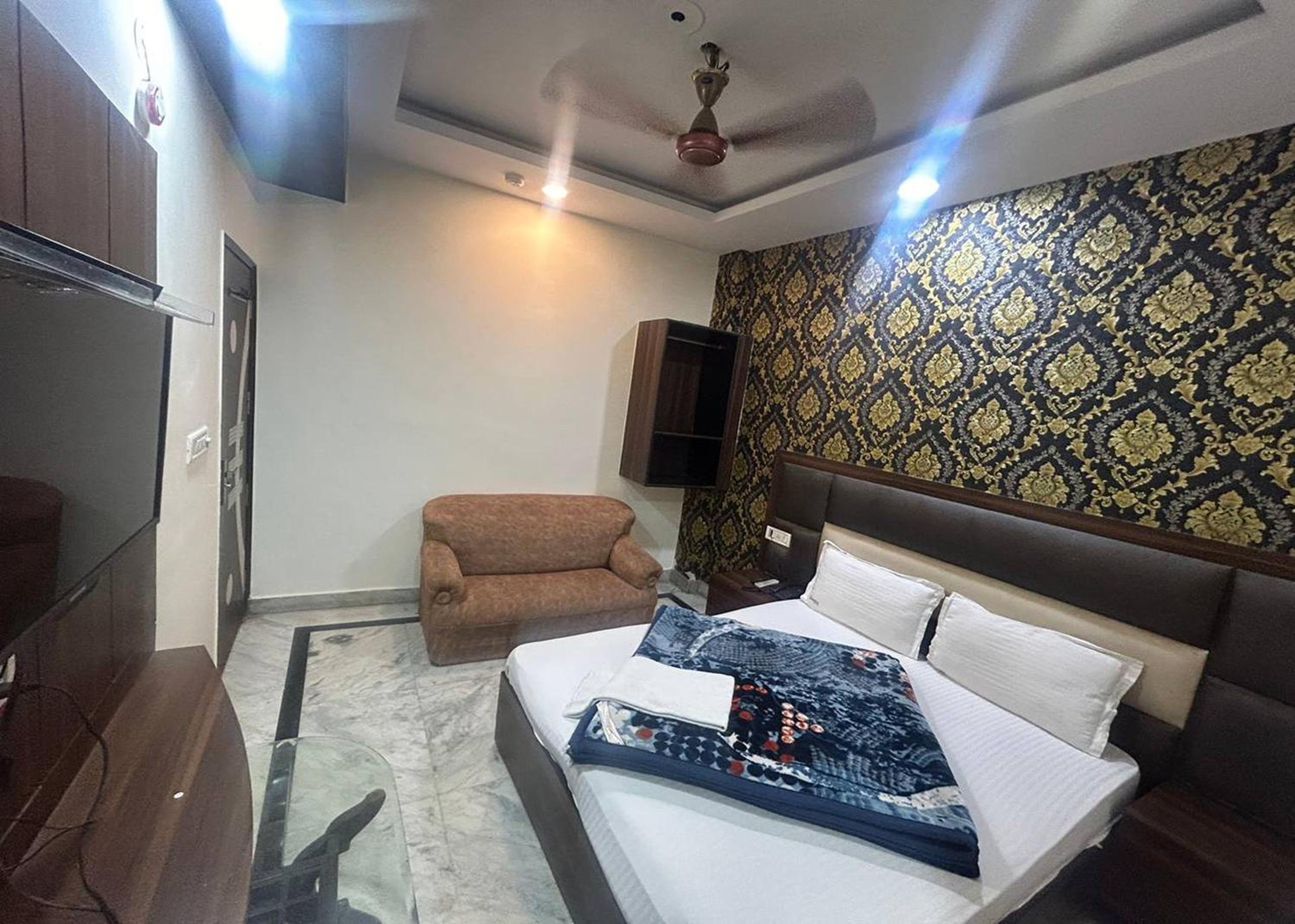 Deluxe Room - Photo 8