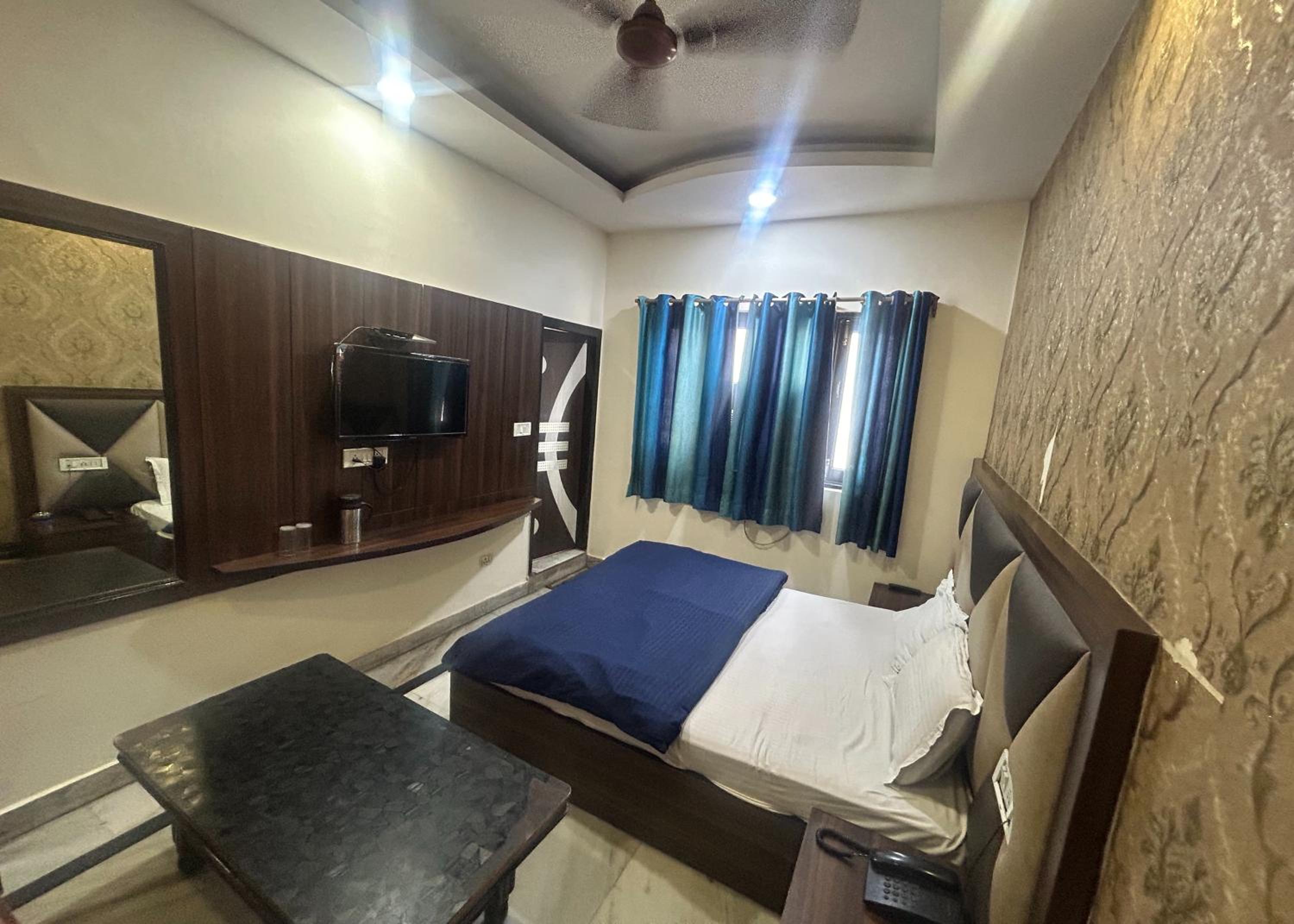 Deluxe Room - Photo 9
