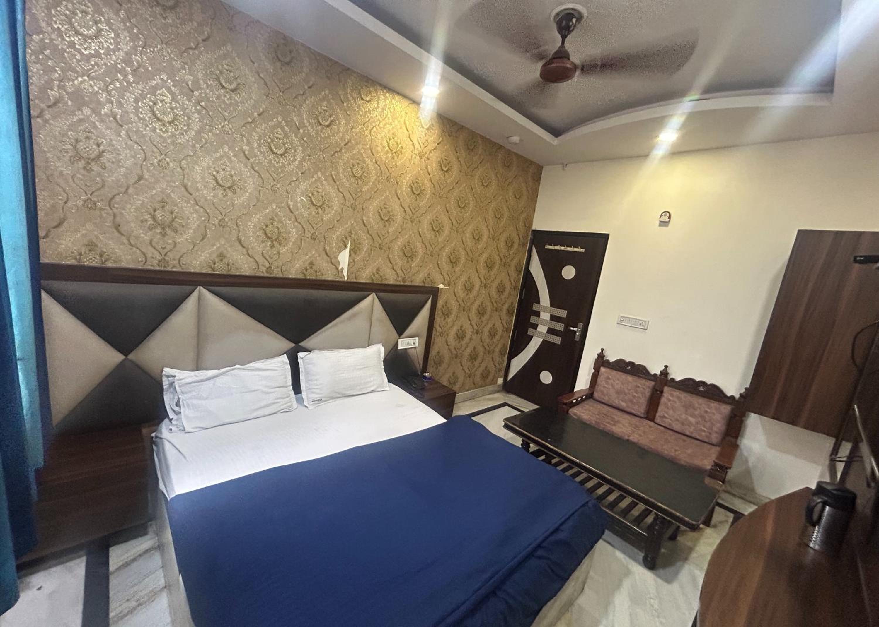 Deluxe Room - Photo 7