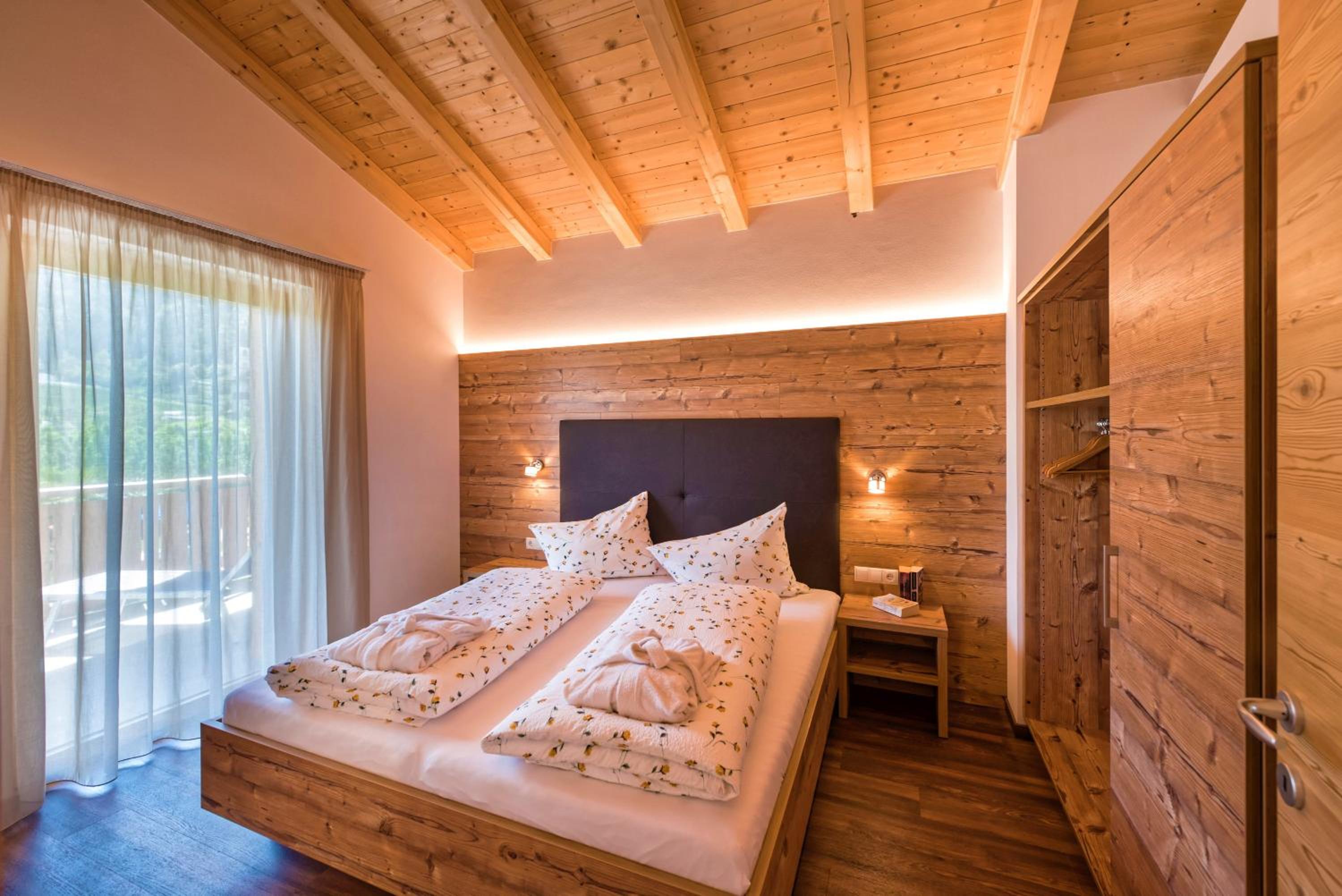 Superior One-Bedroom Apartment with Balcony