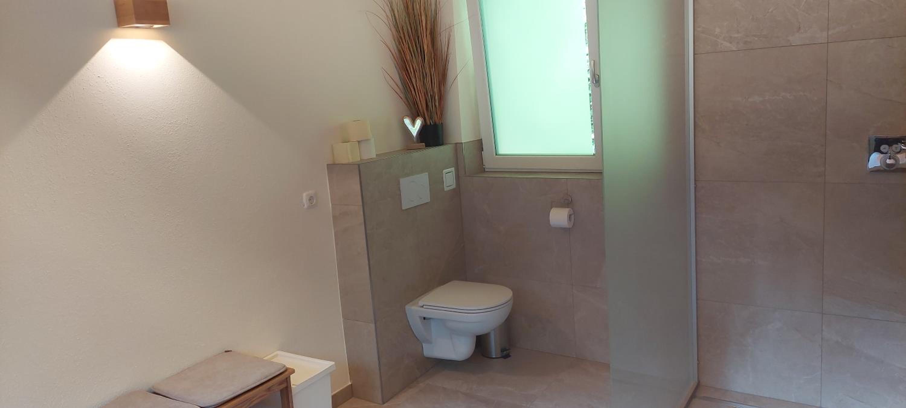 One-Bedroom Apartment with Shower photo 2