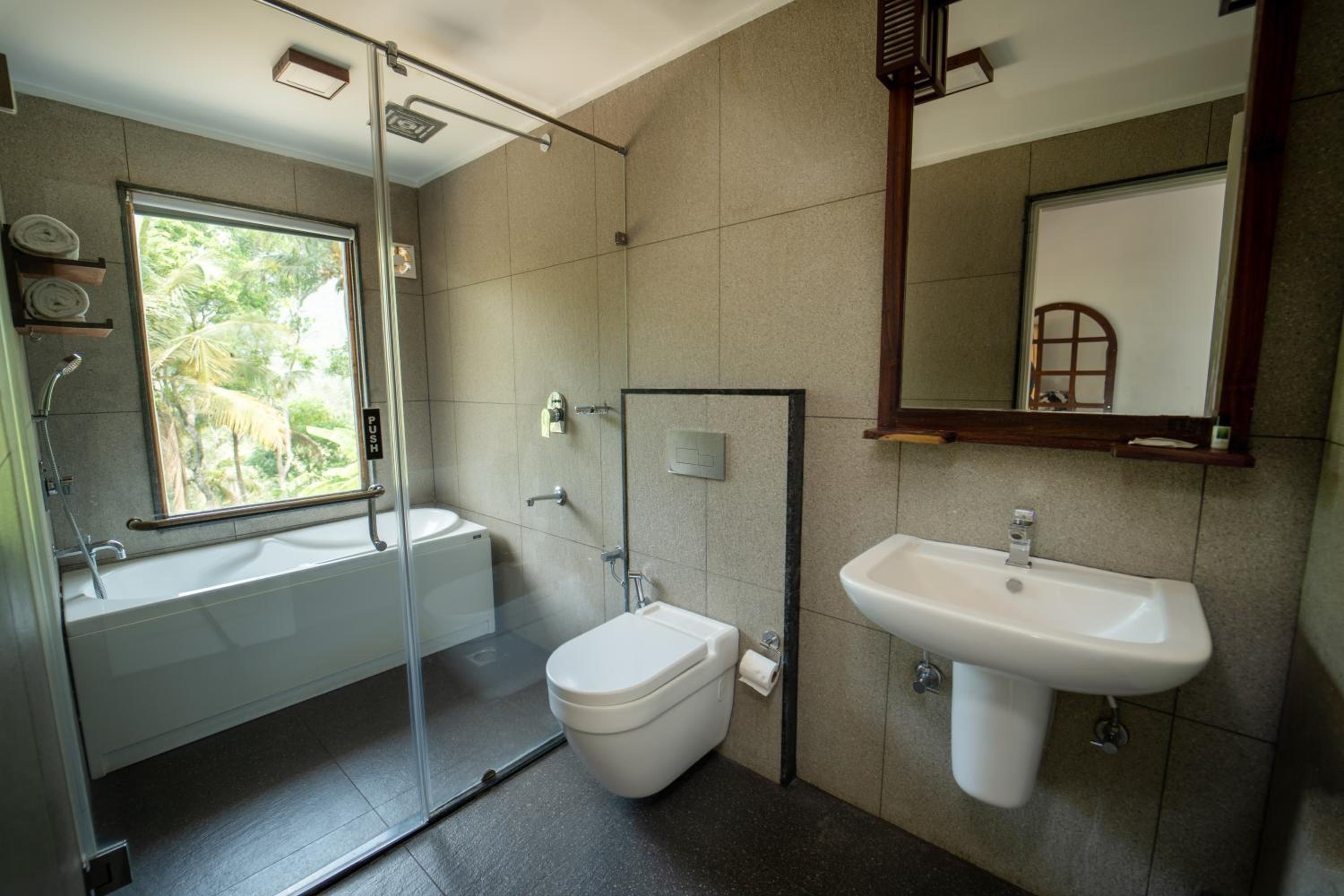 King Room with Balcony photo 3