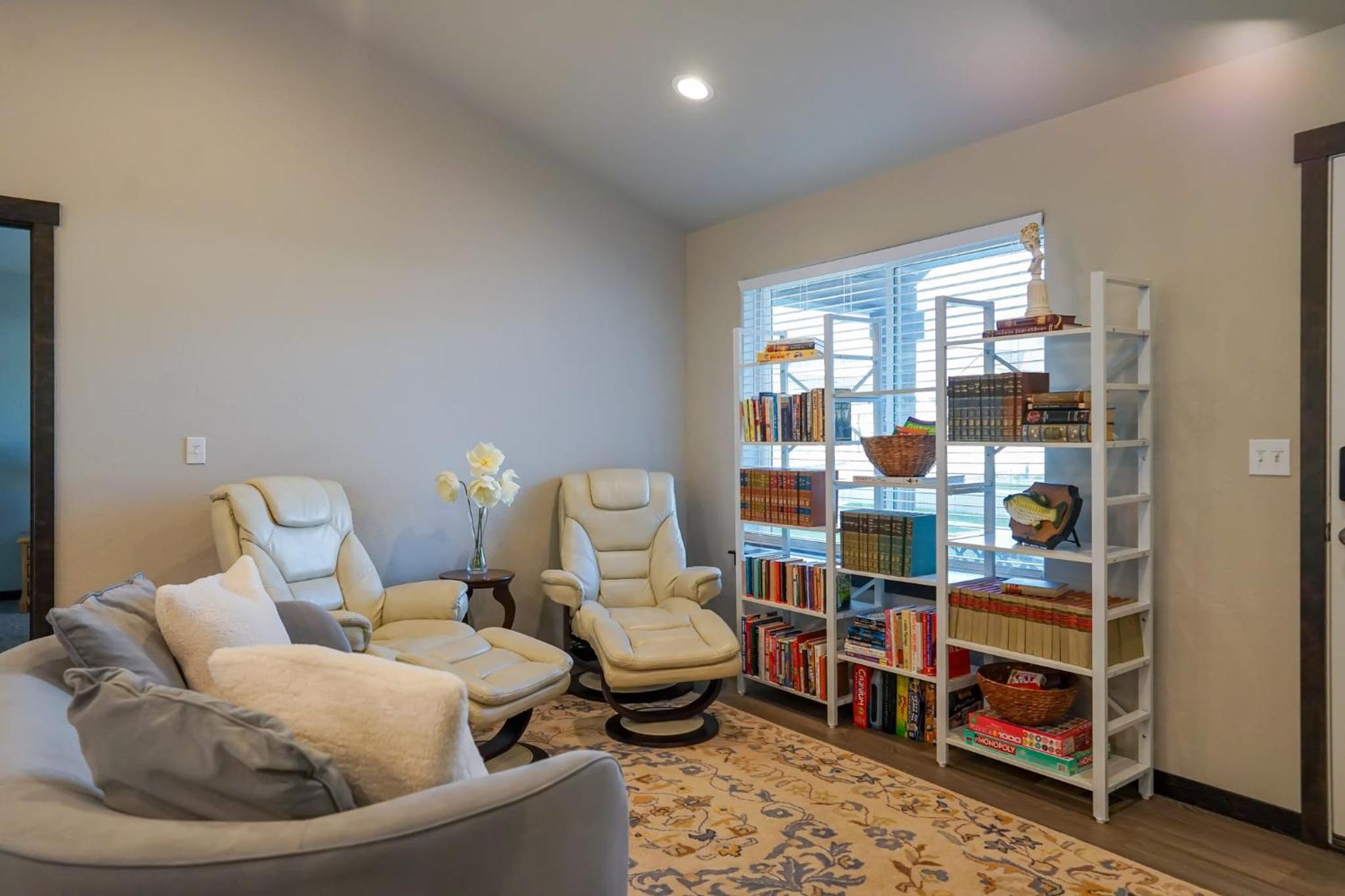 Family Room photo 3