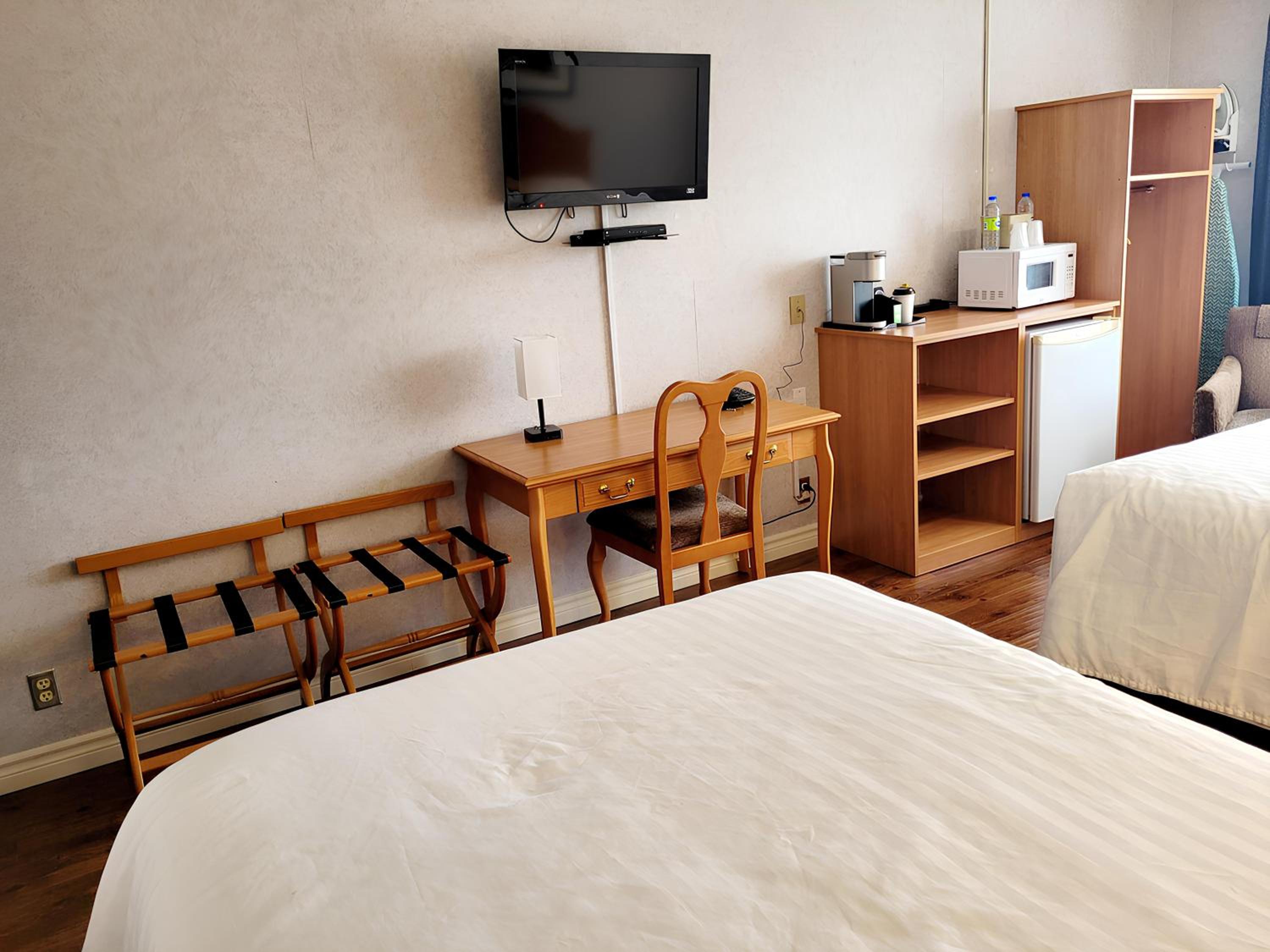 Double Room with Two Double Beds photo 2
