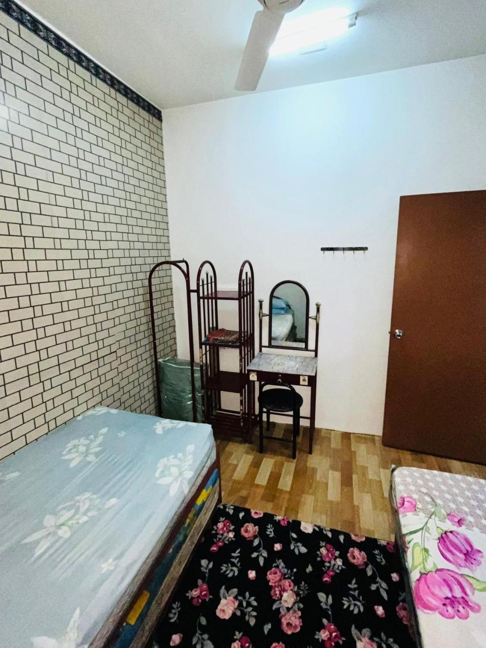Three-Bedroom House photo 2