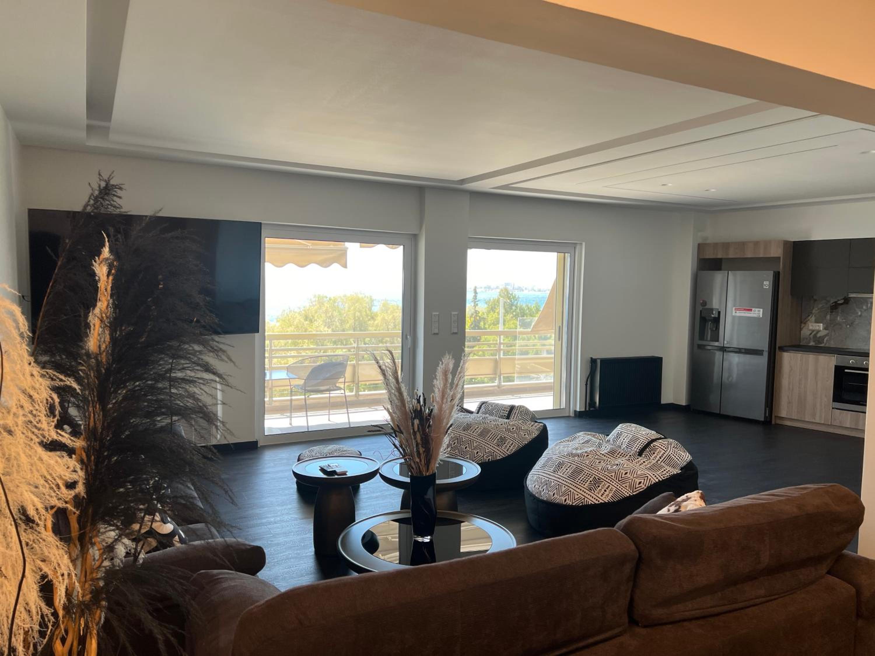 Appartamento con 2 Camere da Letto, Balcone e Vista mare