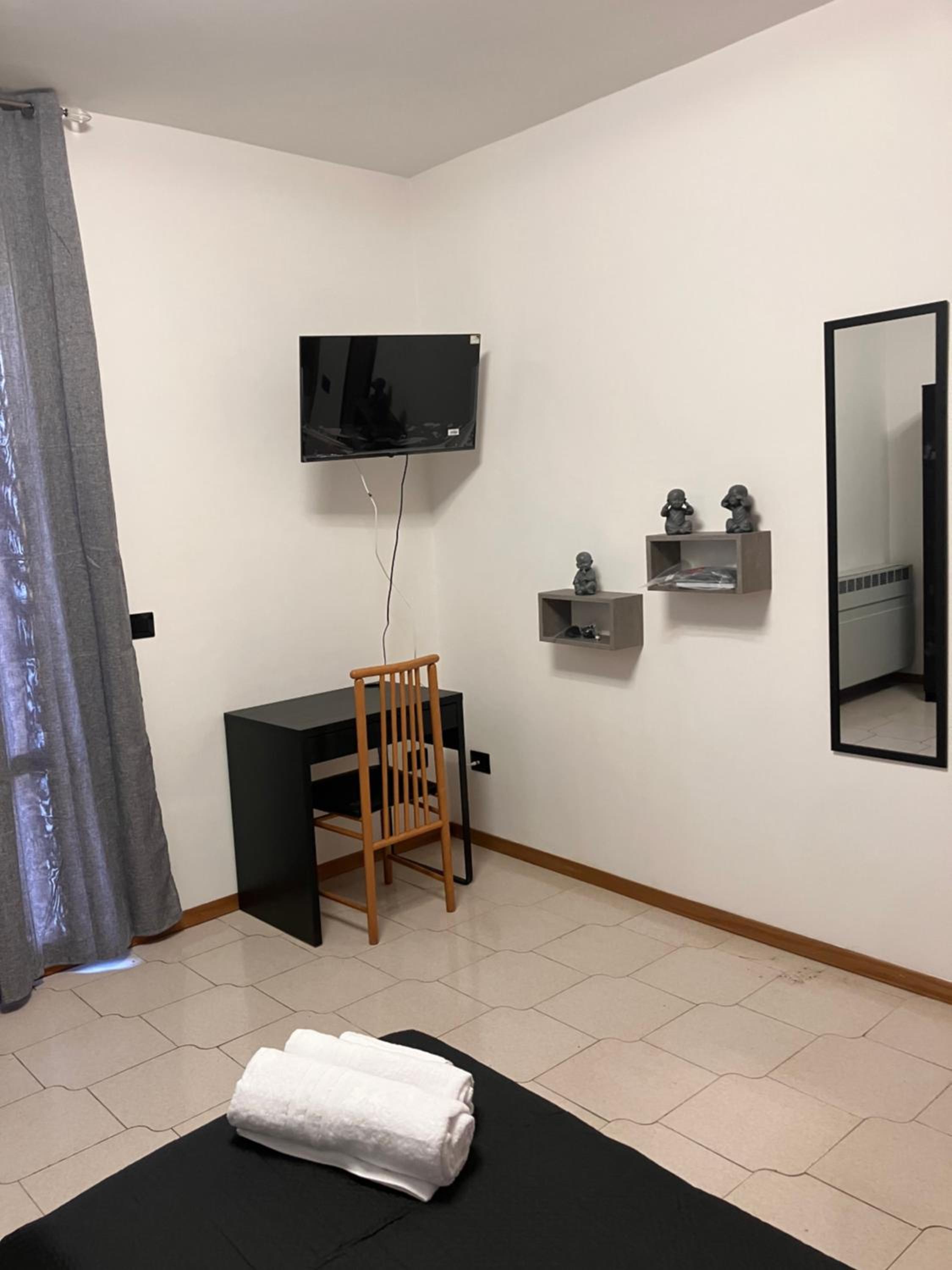 Double Or Twin Room With Shared Bathroom photo 2