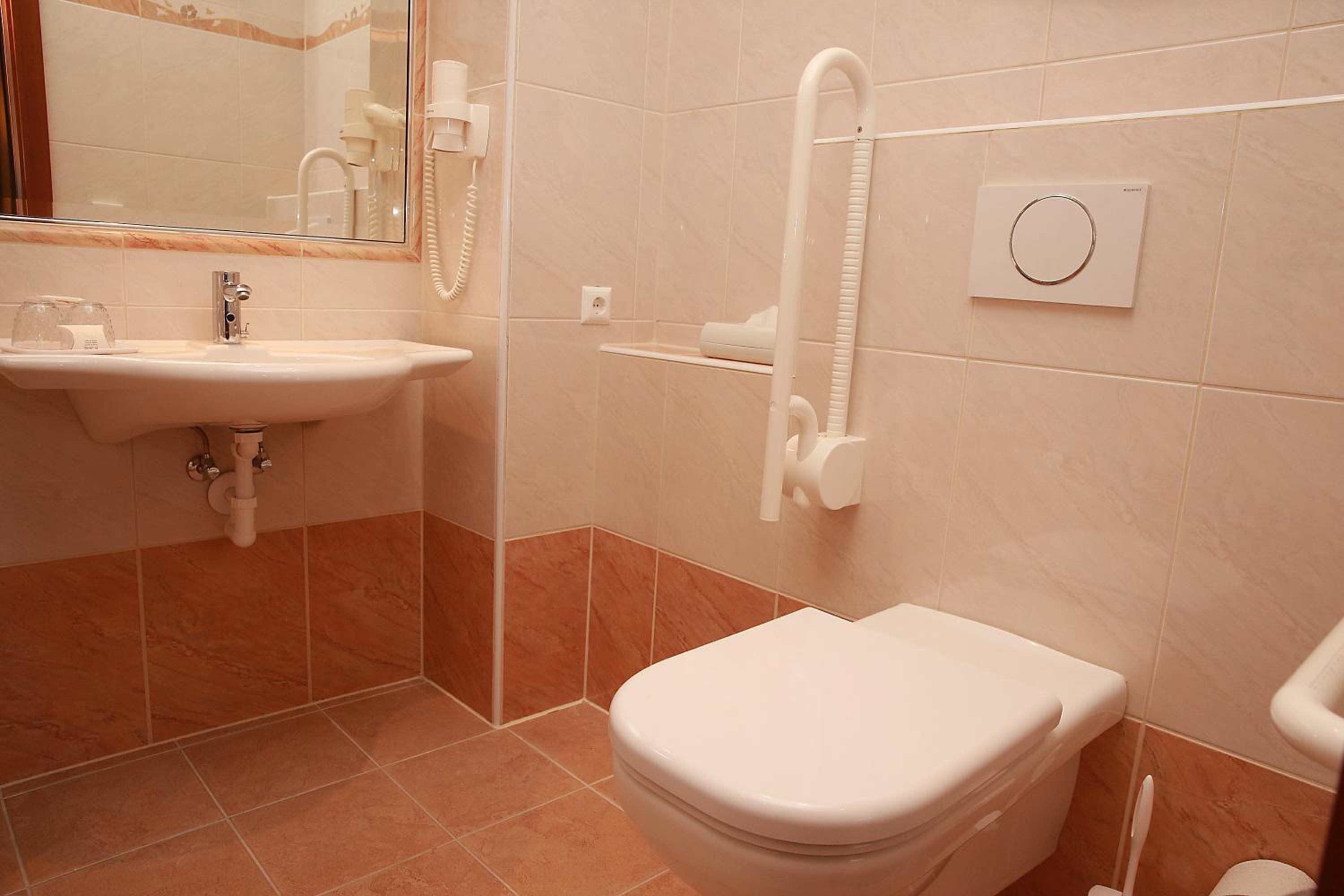 Double Room - Disability Access photo 3