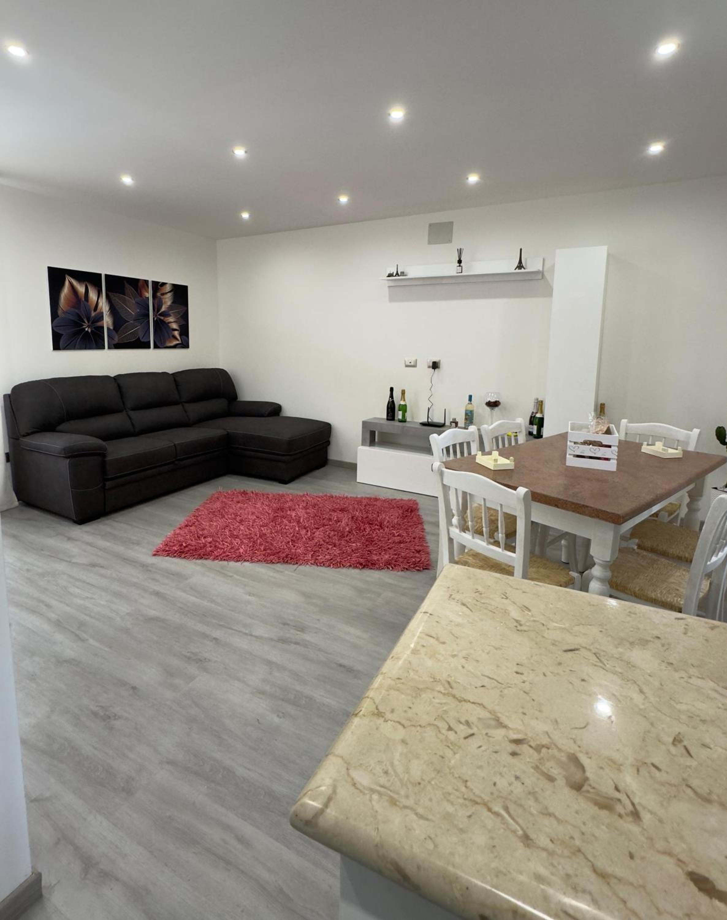 One-Bedroom House photo 1