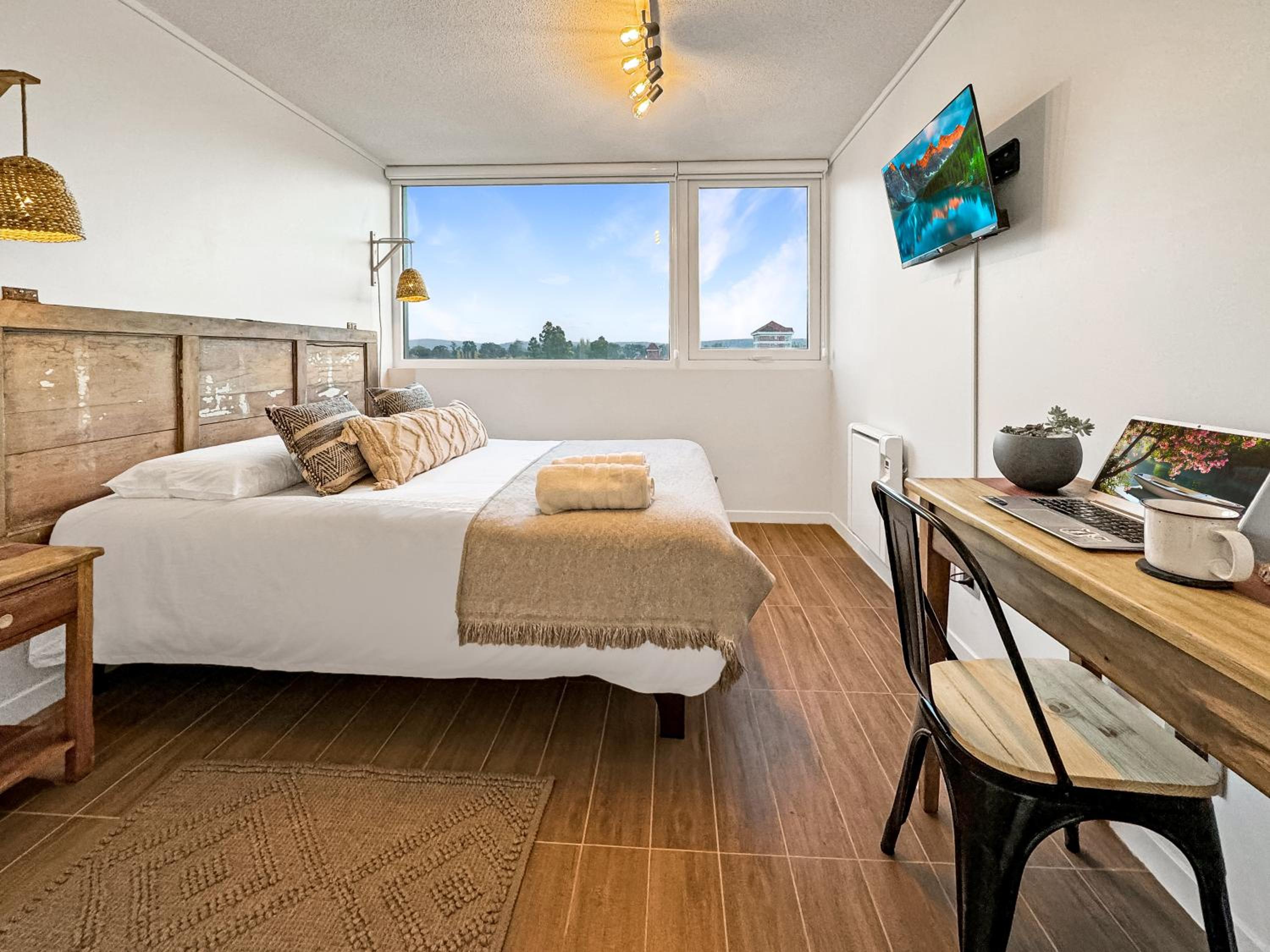 One-Bedroom Apartment photo 1