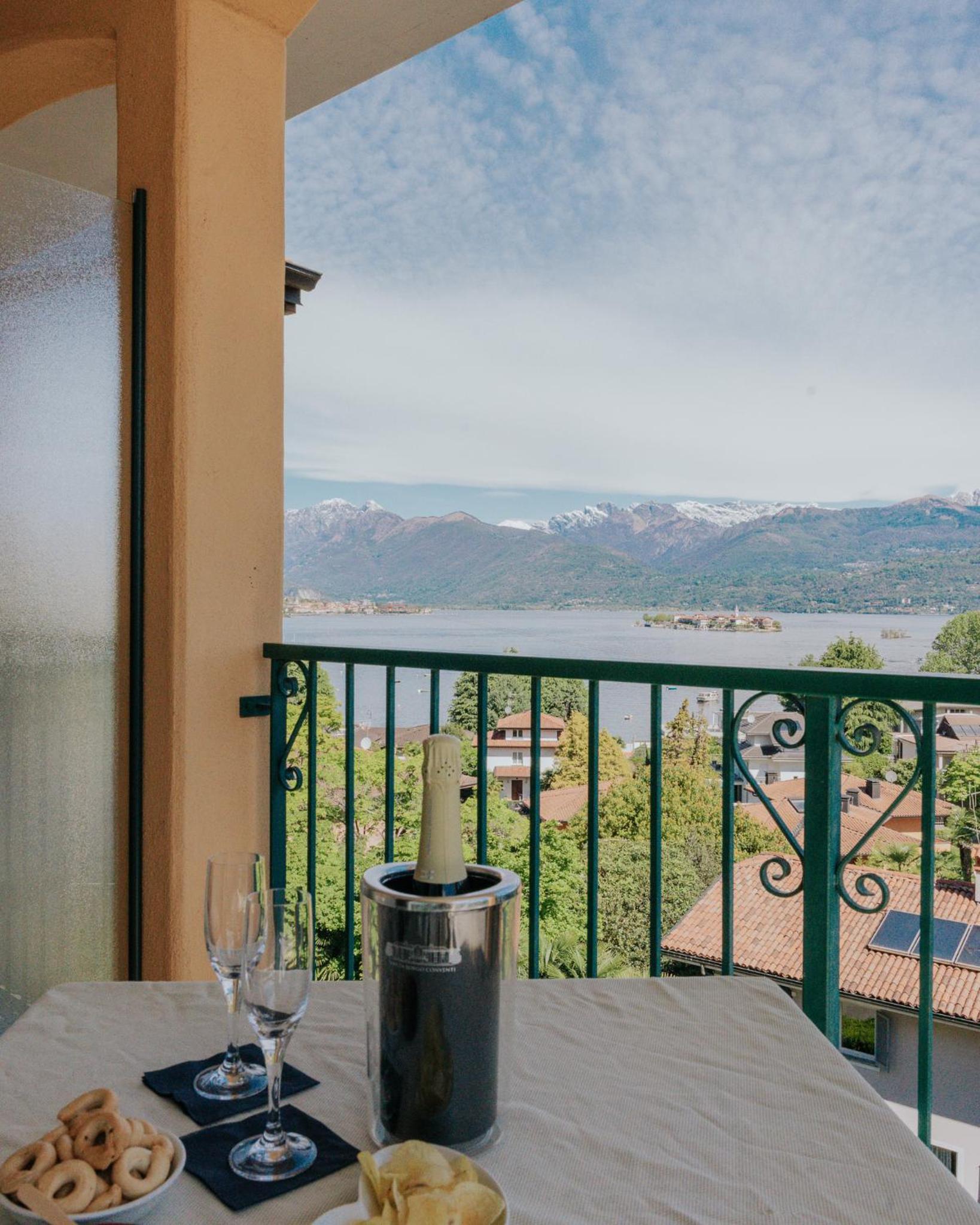 Deluxe Double or Twin Room with Lake View photo 2