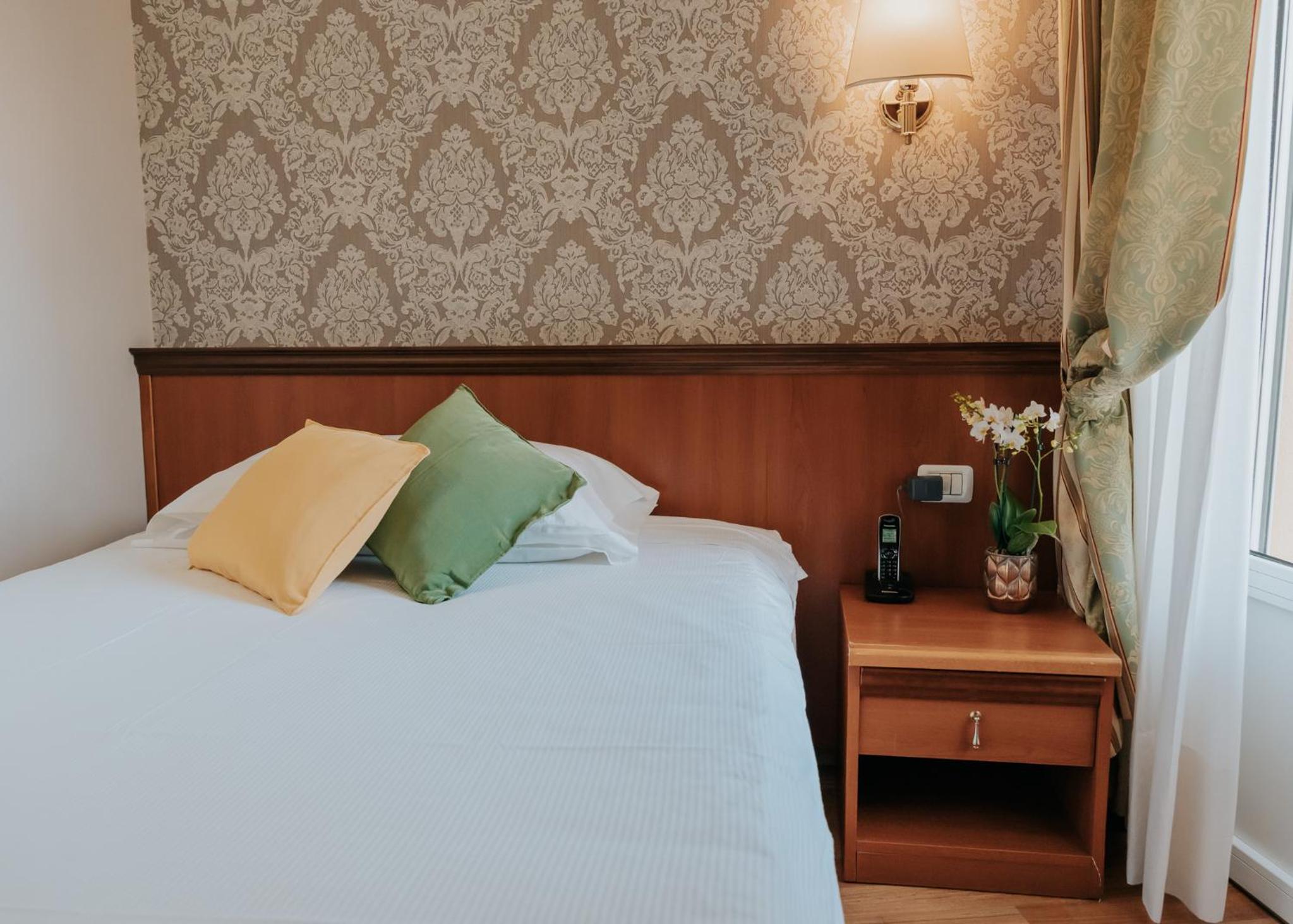Single Room photo 2