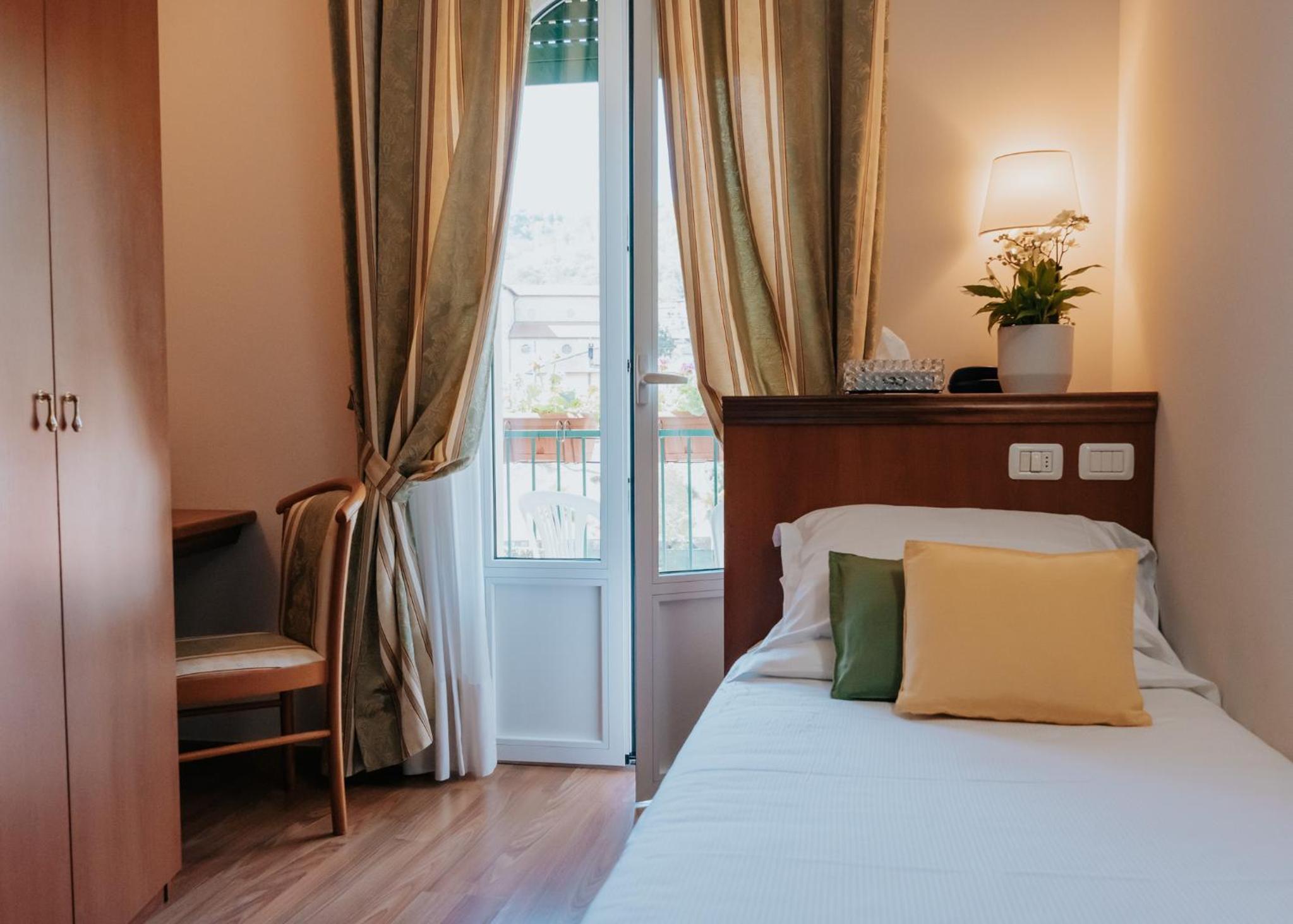 Single Room photo 3