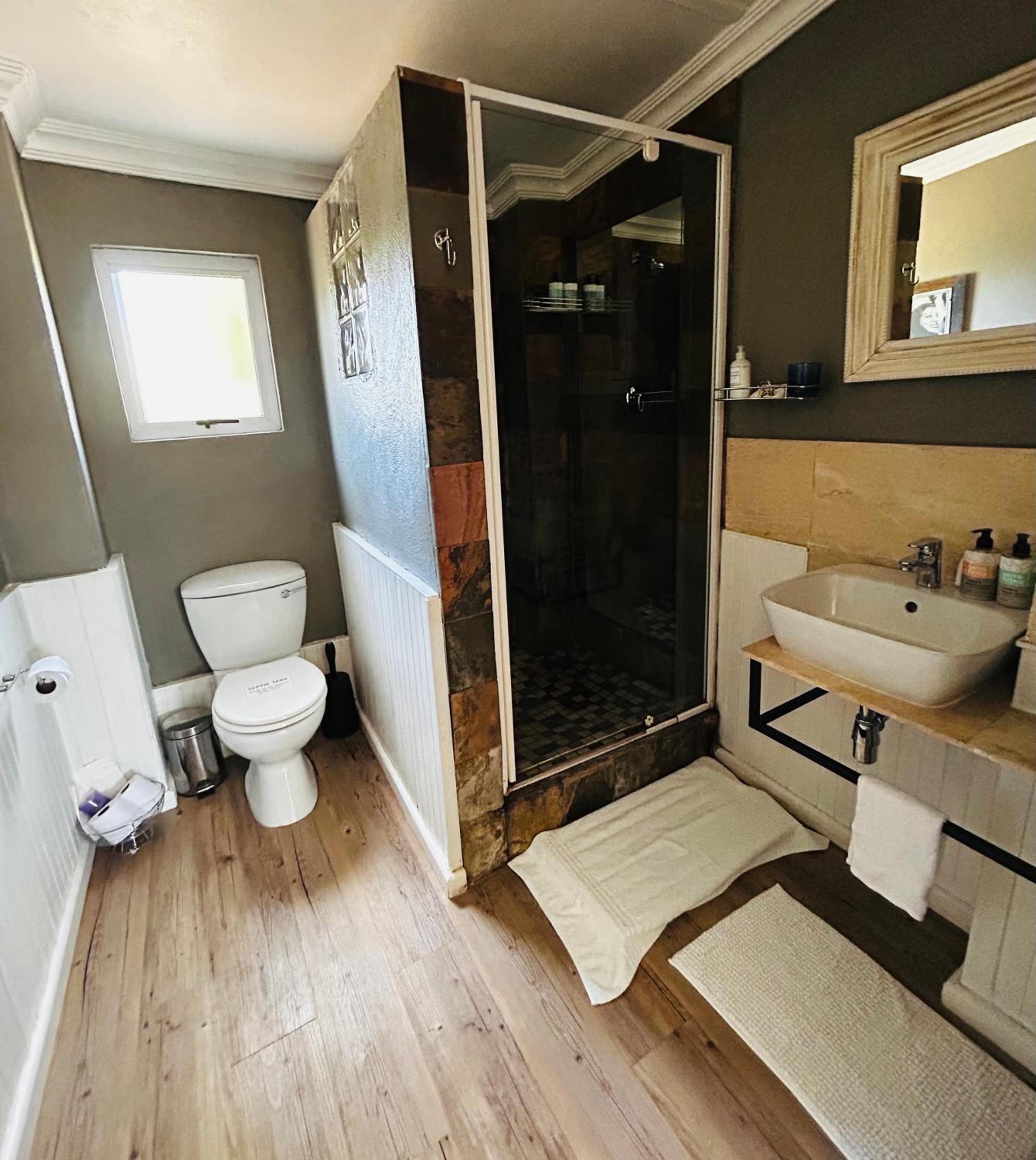 Twin Room with Shower photo 2