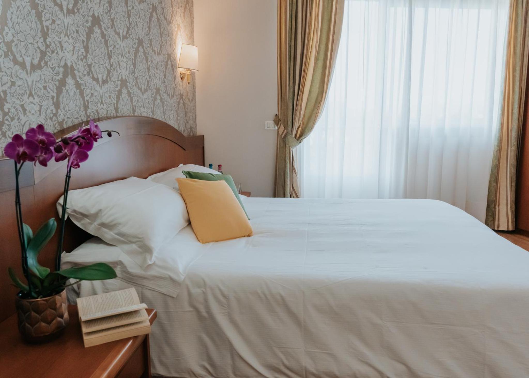 Superior Deluxe Double or Twin Room  photo 2