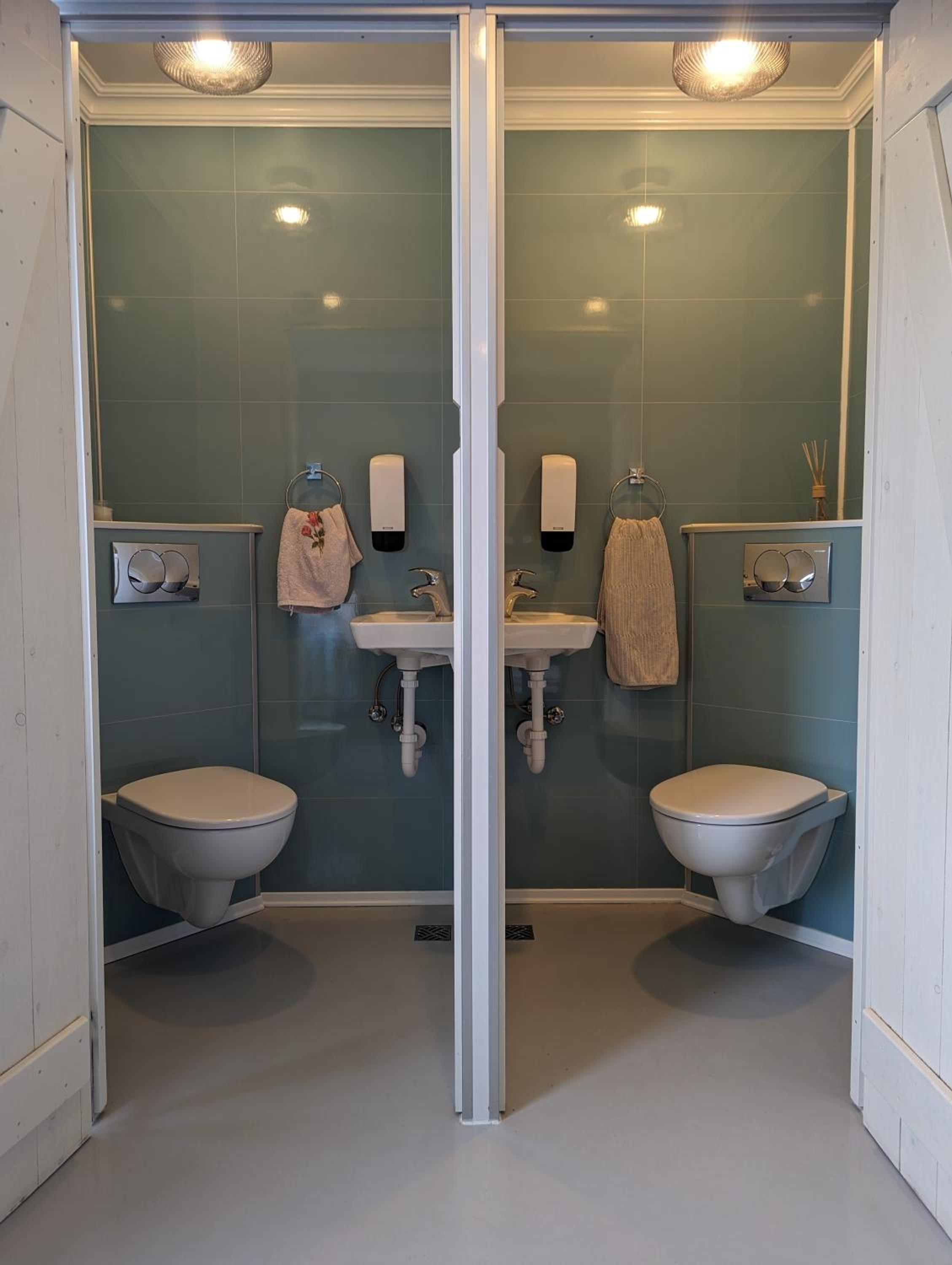 Economy Quadruple Room with Shared Bathroom photo 2